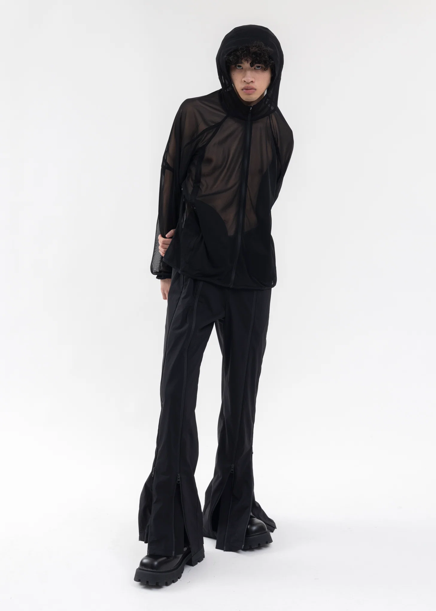 5.0+ HOODIE CENTER (BLACK) - Image 6