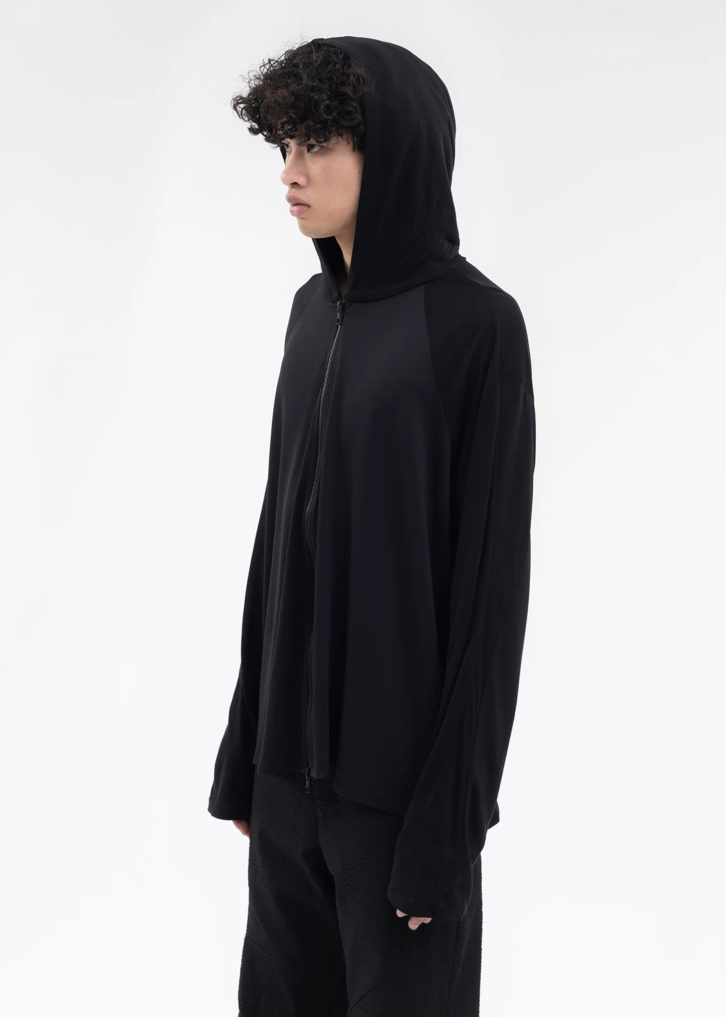 5.0+ HOODIE RIGHT (BLACK) - Image 3