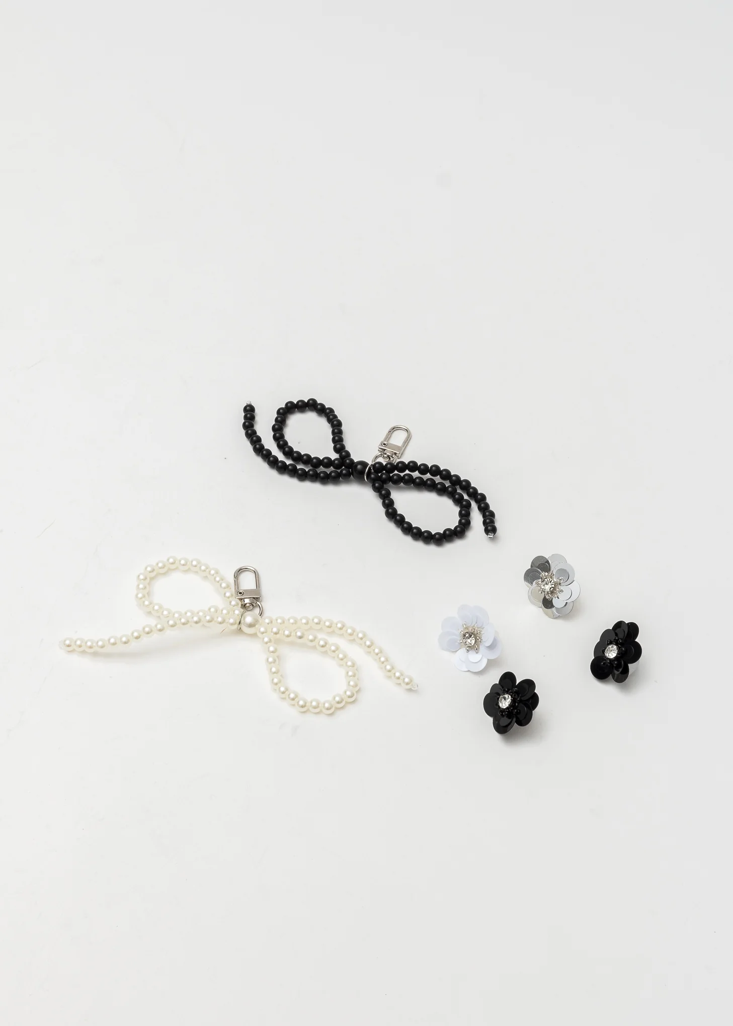 ATM One Pearl Bow And Four Flowers