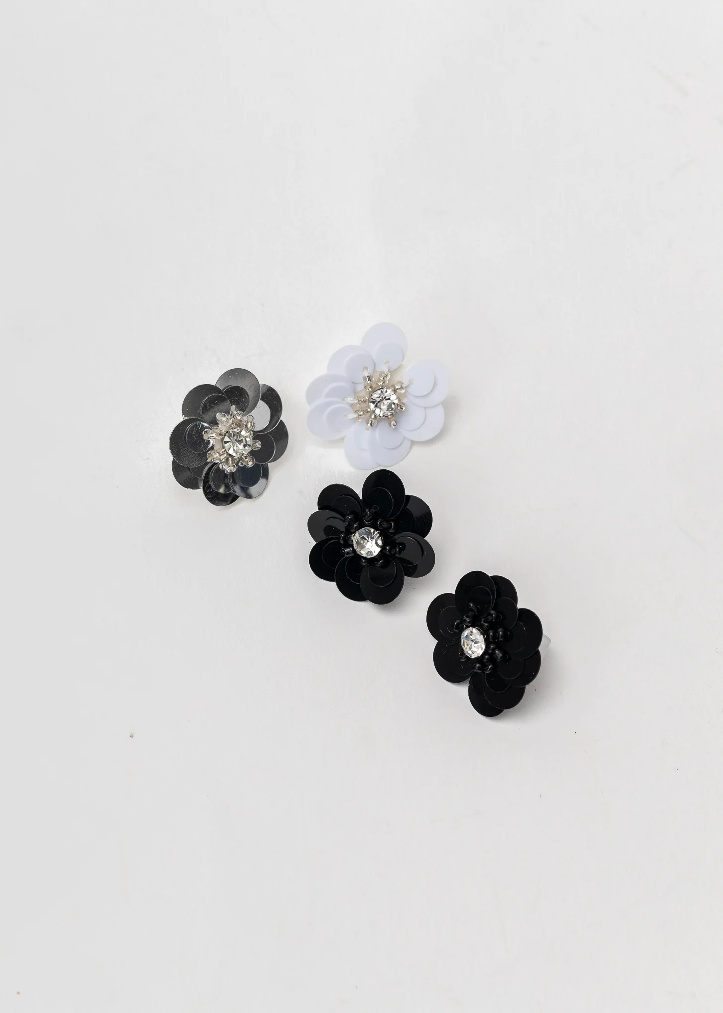 ATM One Pearl Bow And Four Flowers - Image 9