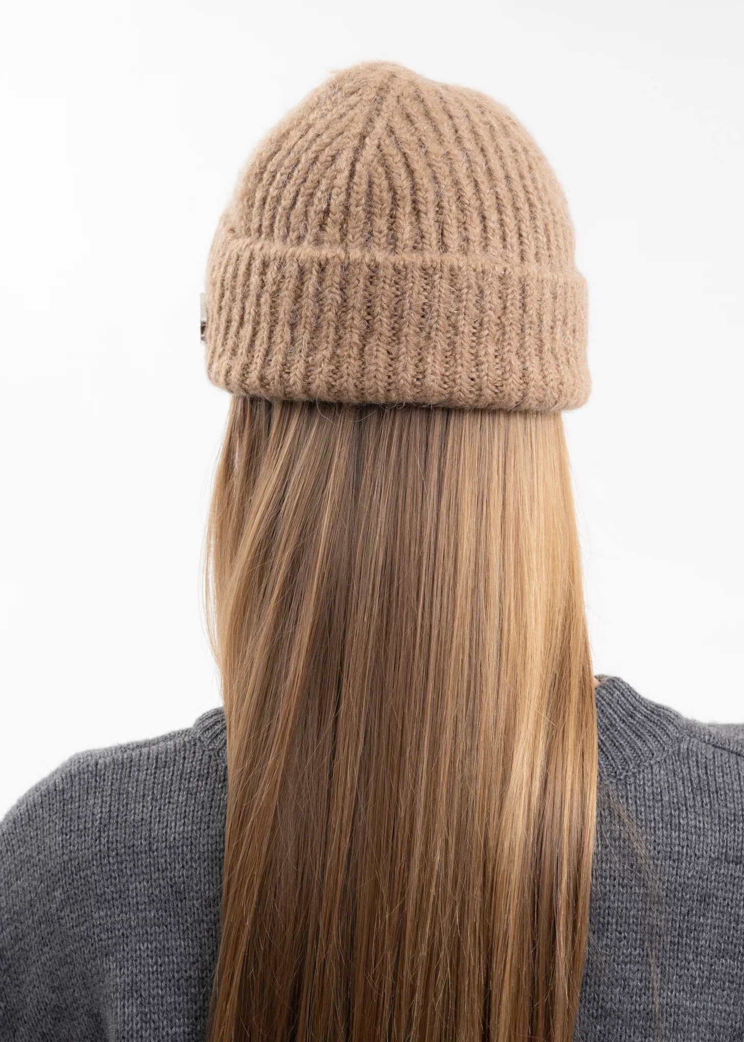 BEIGE EMBROIDERED LOGO METAL SHORT BEANIE - Image 3