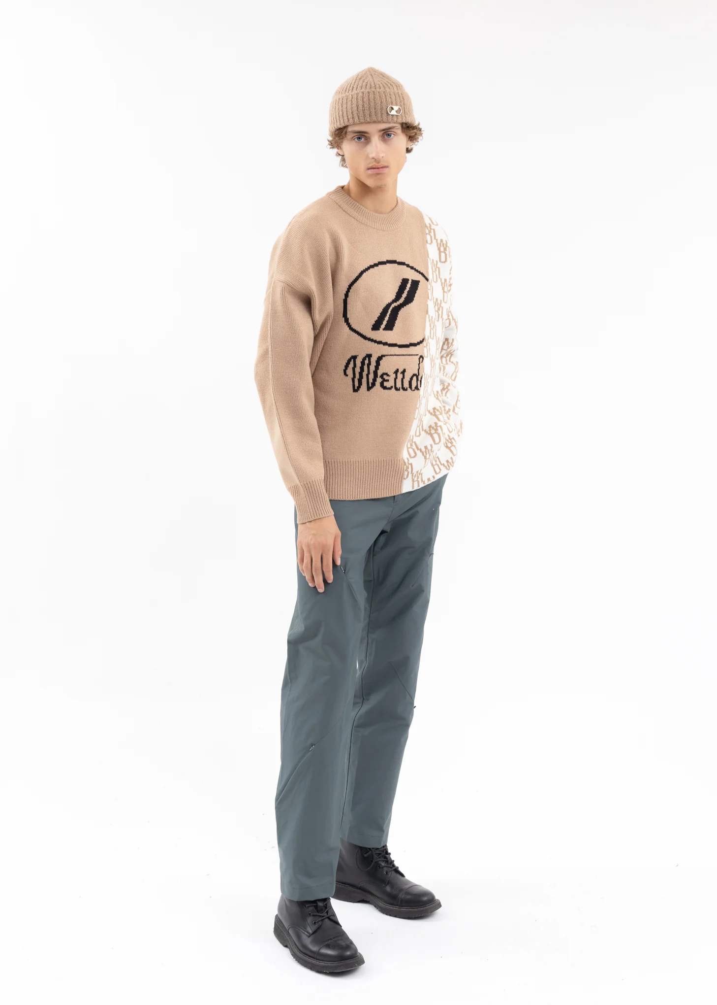 BEIGE EMBROIDERED LOGO METAL SHORT BEANIE - Image 4