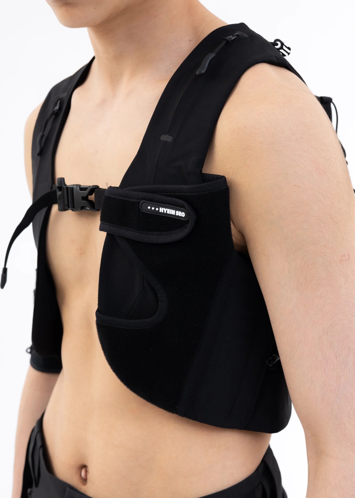 Black BAG VEST - Image 4