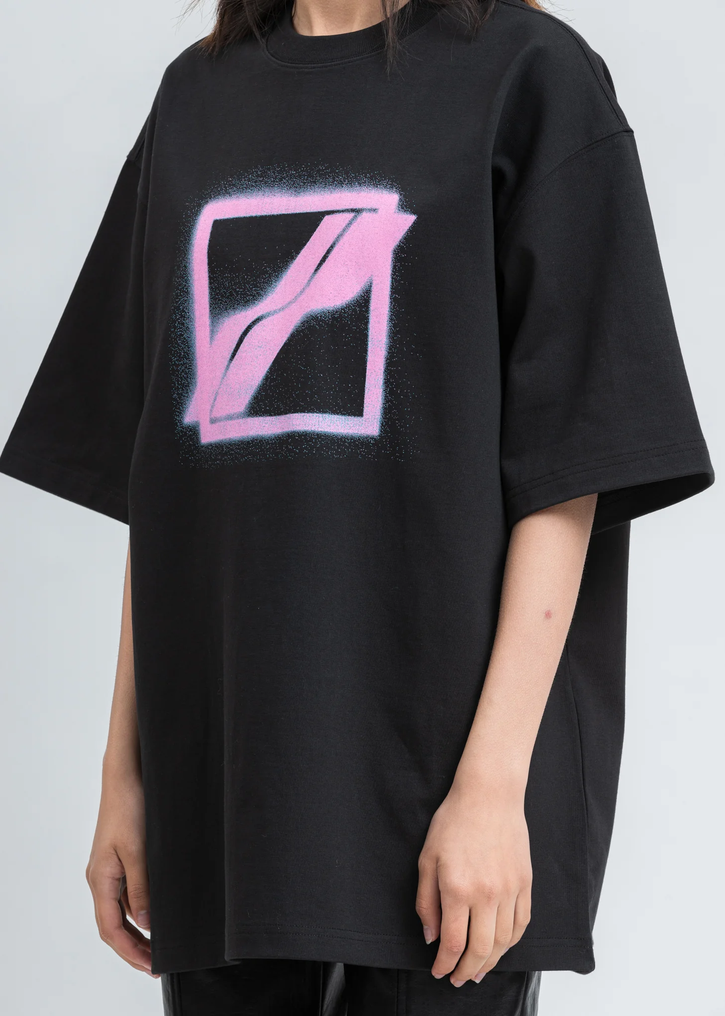 Black Big Logo Printing T-Shirt - Image 4