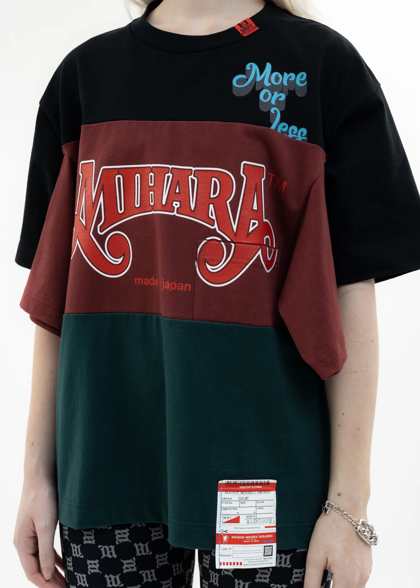 Black Border Docking T-Shirt - Image 4