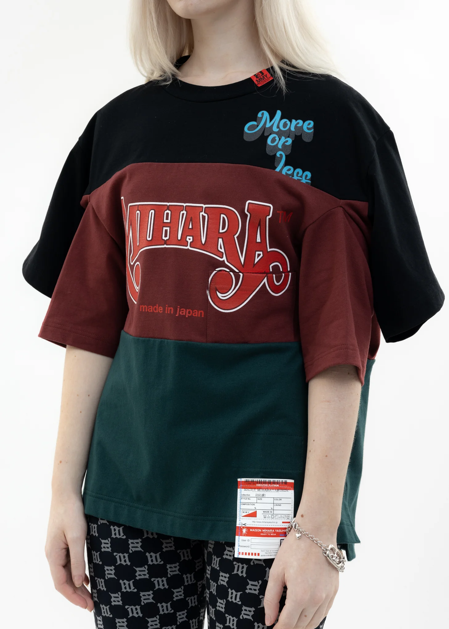 Black Border Docking T-Shirt - Image 5