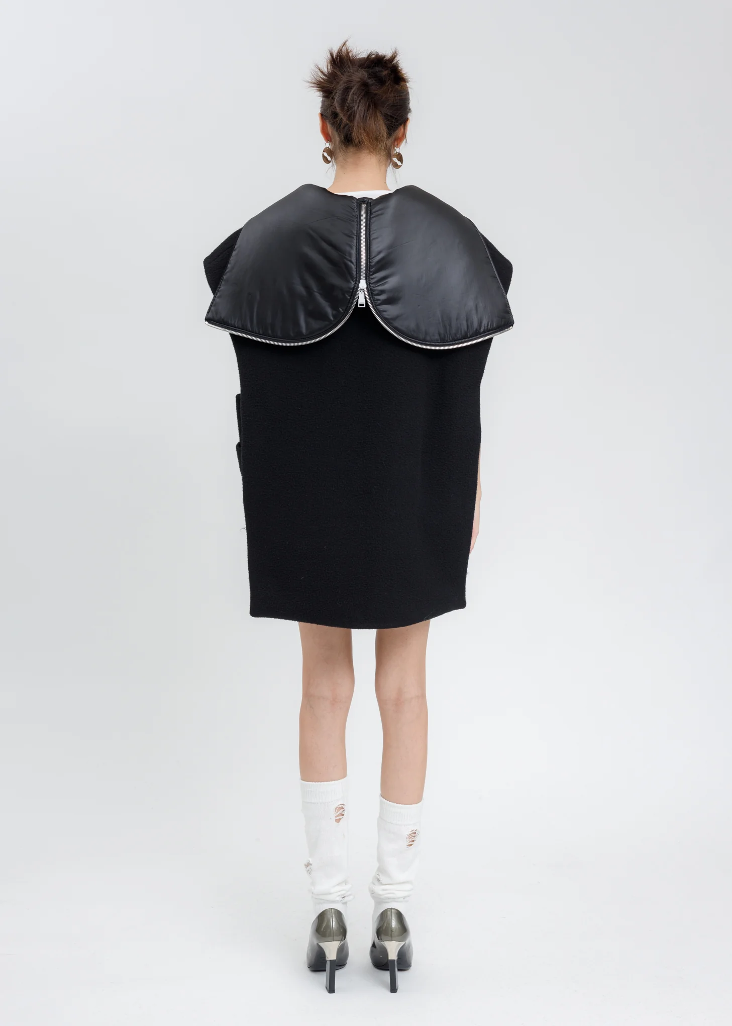 Black Box Shape Pattern Artwork Vest - Image 4