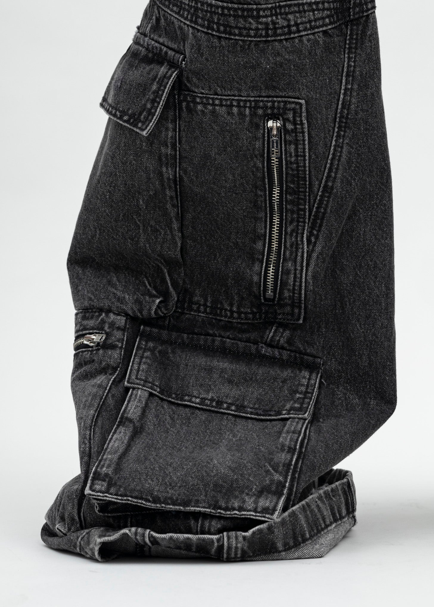BLACK CAMPING CARGO JEANS - Image 6