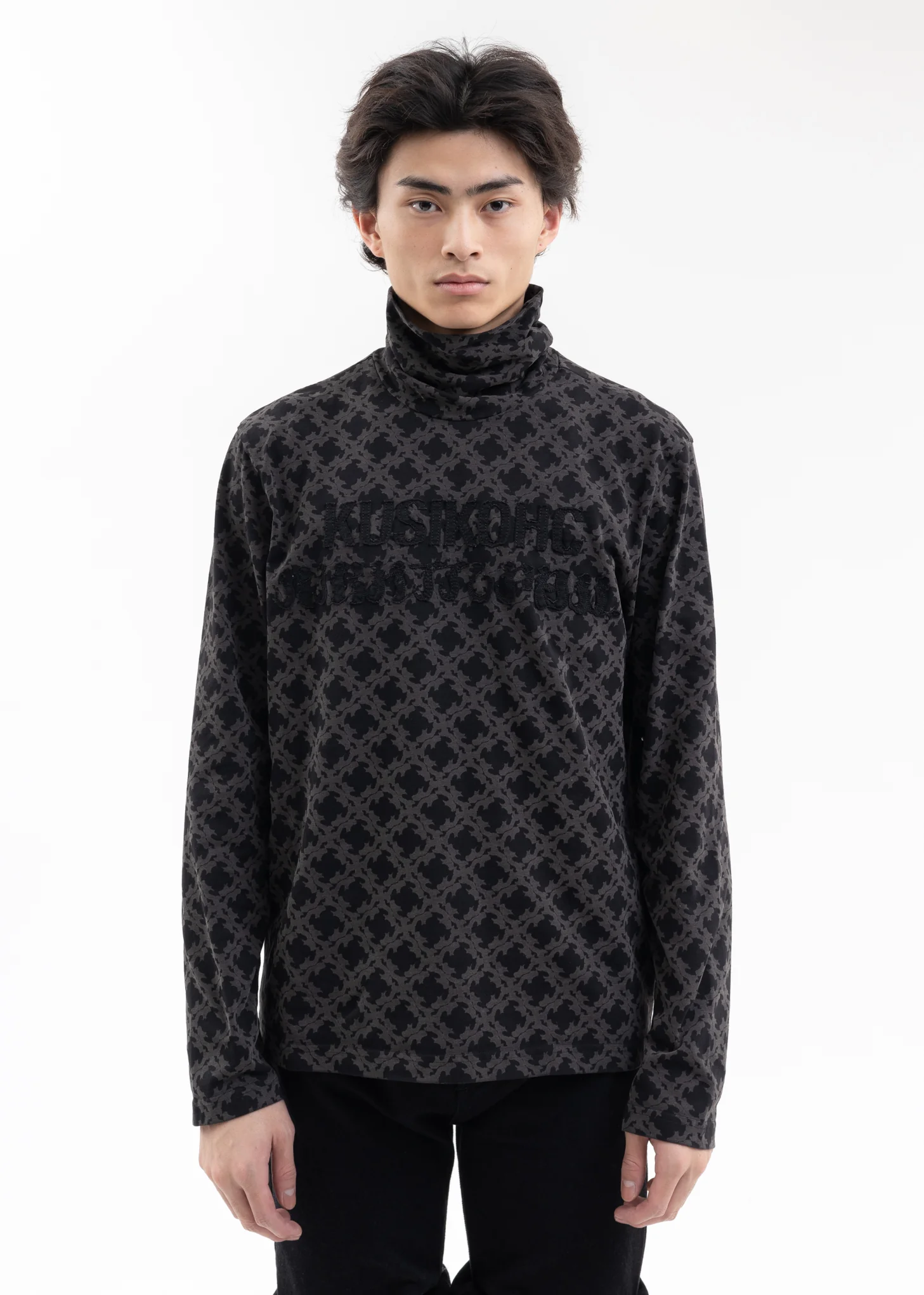BLACK CHAIN TURTLENECK