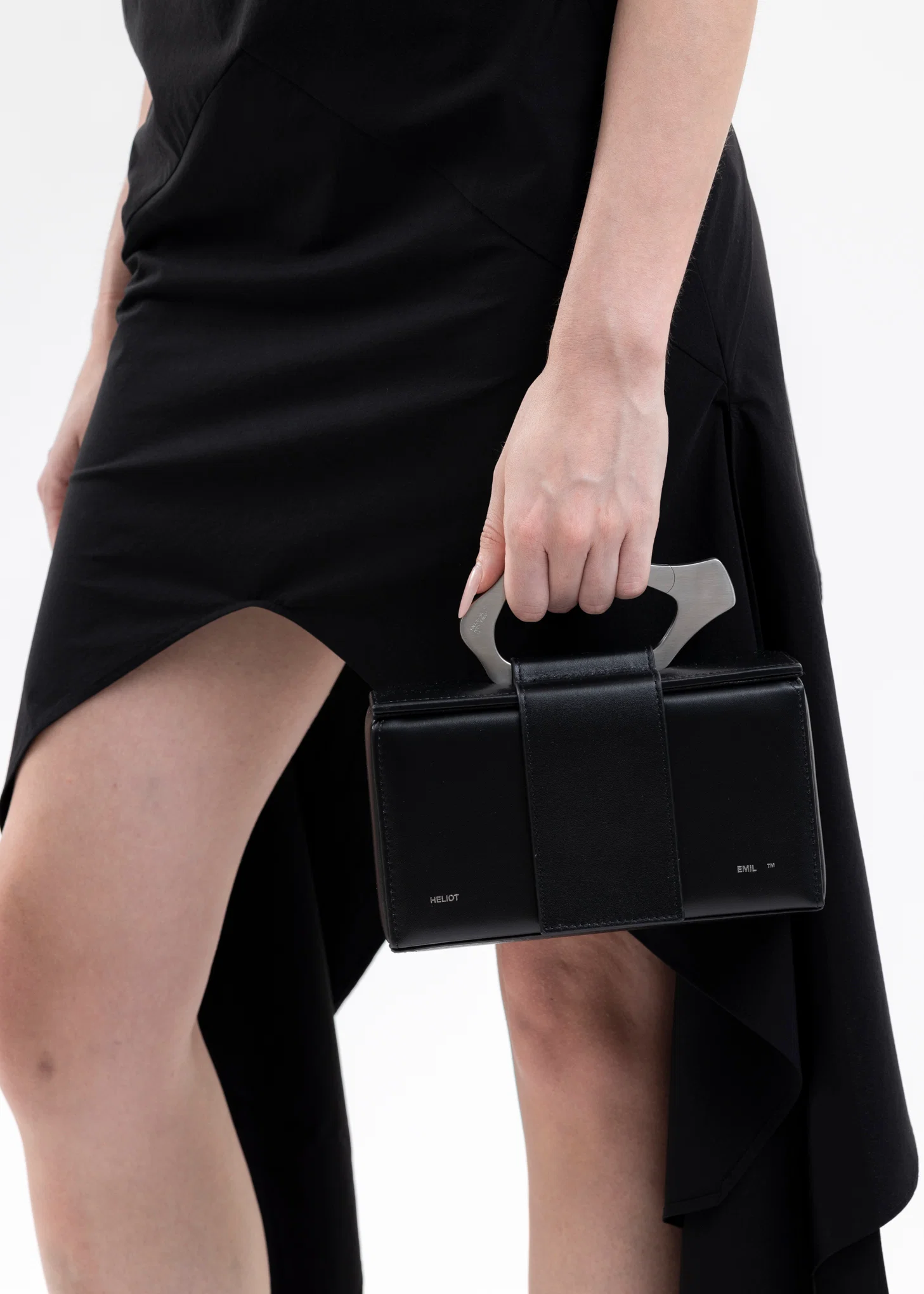BLACK CHARRED CARABINER CLUTCH BAG - Image 2