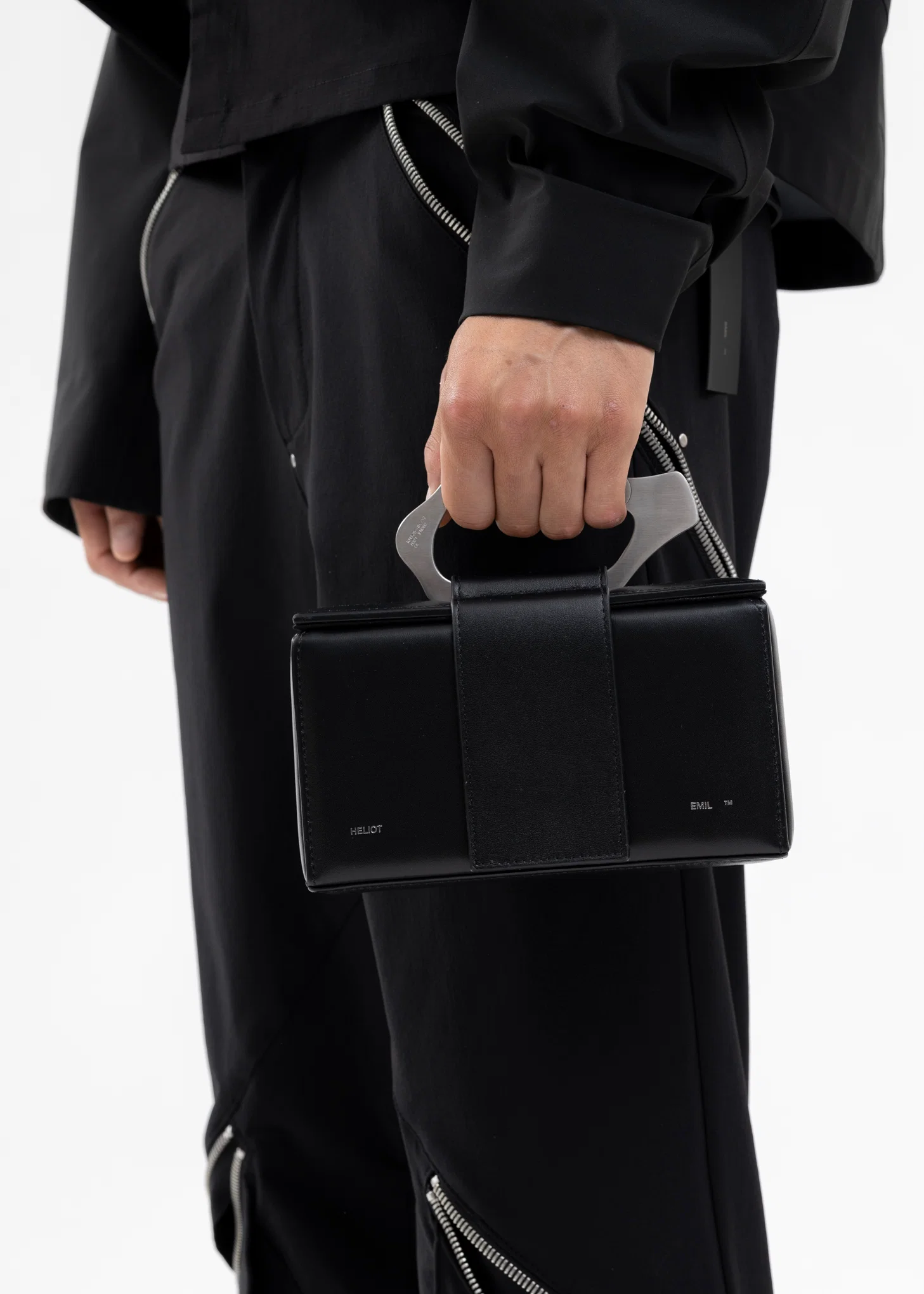 BLACK CHARRED CARABINER CLUTCH BAG - Image 2