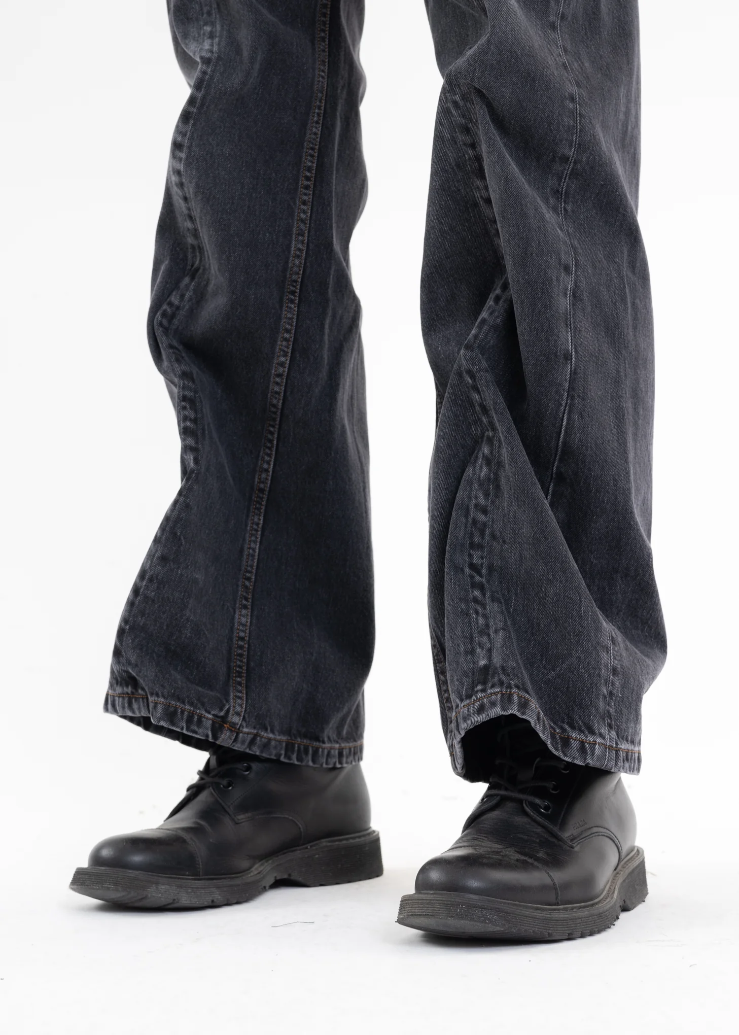 VINTAGE BLACK EVERGREEN WIRE JEANS - Image 3