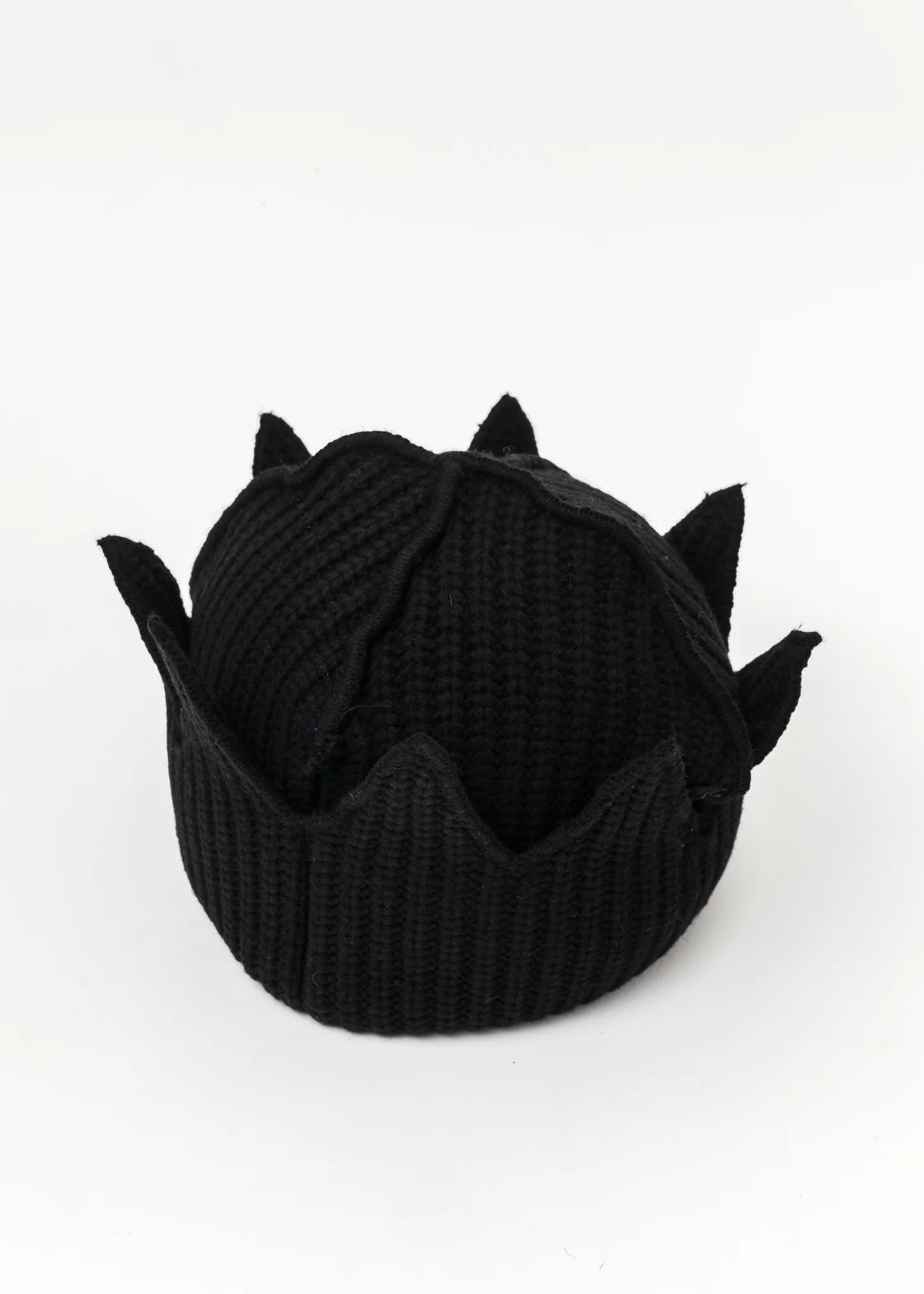 BLACK CROWN BEANIE - Image 4