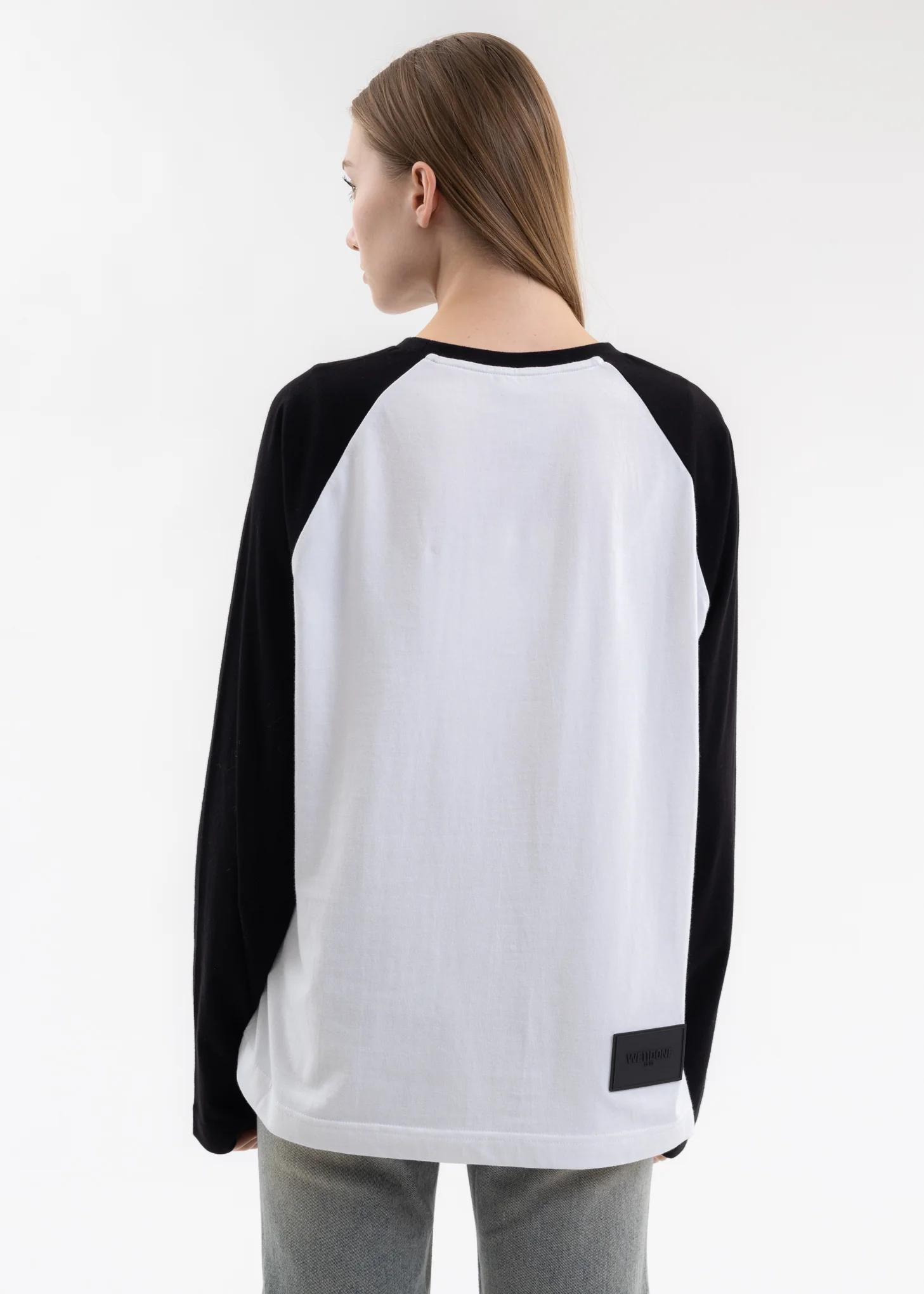 BLACK CURSIVE TIGHT RAGLAN LONG-SLEEVED T-SHIRT - Image 4