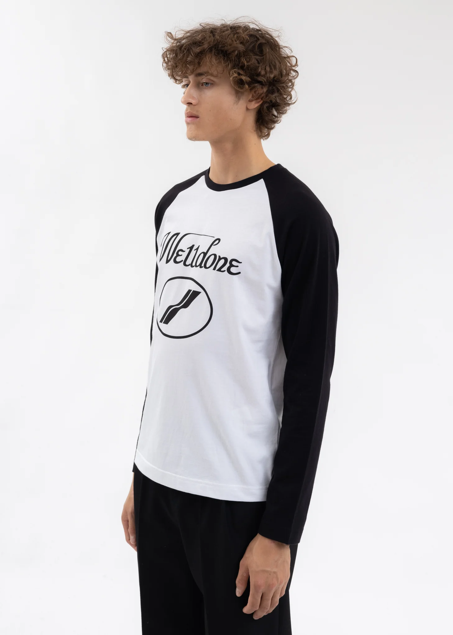 BLACK CURSIVE TIGHT RAGLAN LONG-SLEEVED T-SHIRT - Image 3