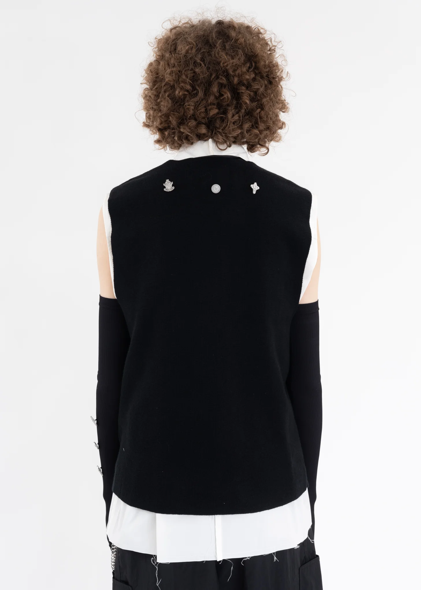 Black Deep V-Neck Knit Vest - Image 4