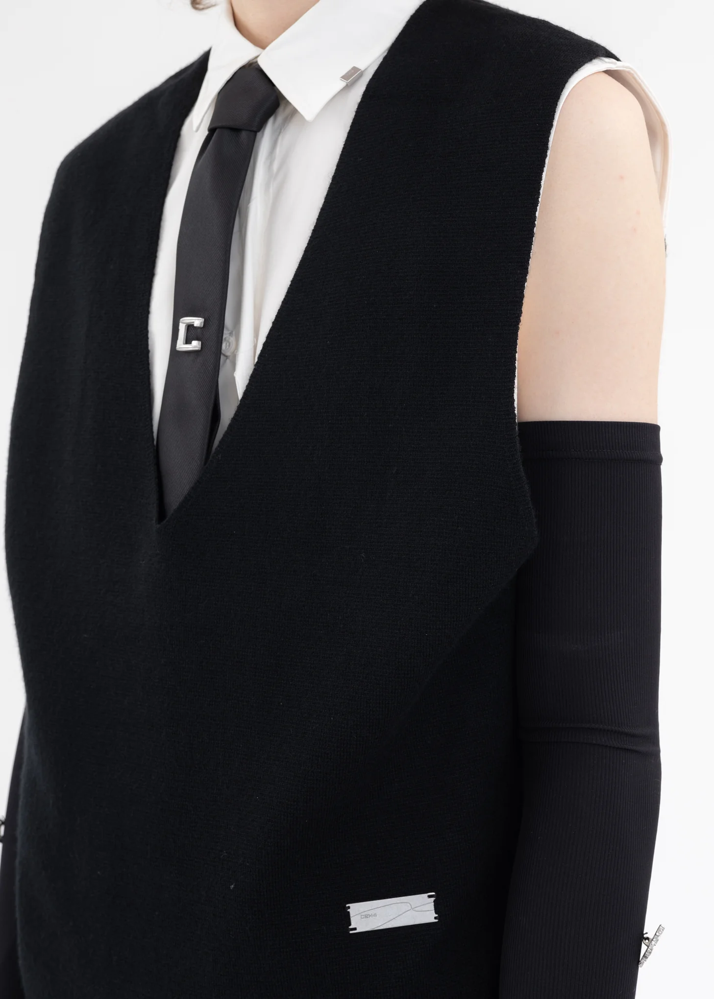 Black Deep V-Neck Knit Vest - Image 5
