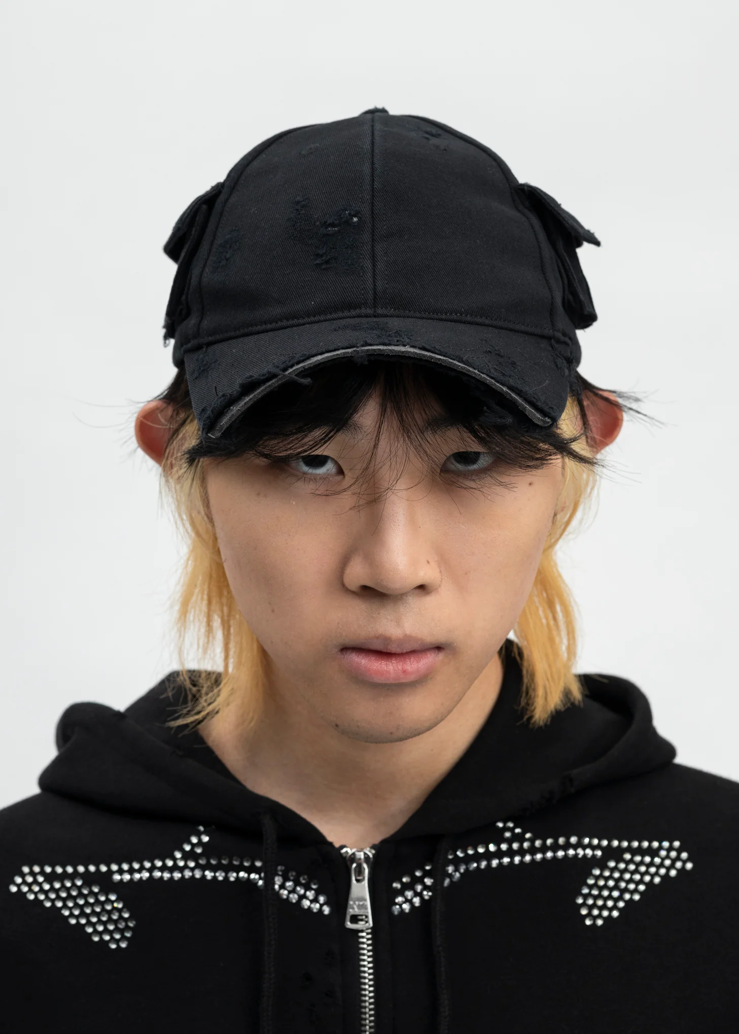 BLACK DISTRESSED CARGO CAP