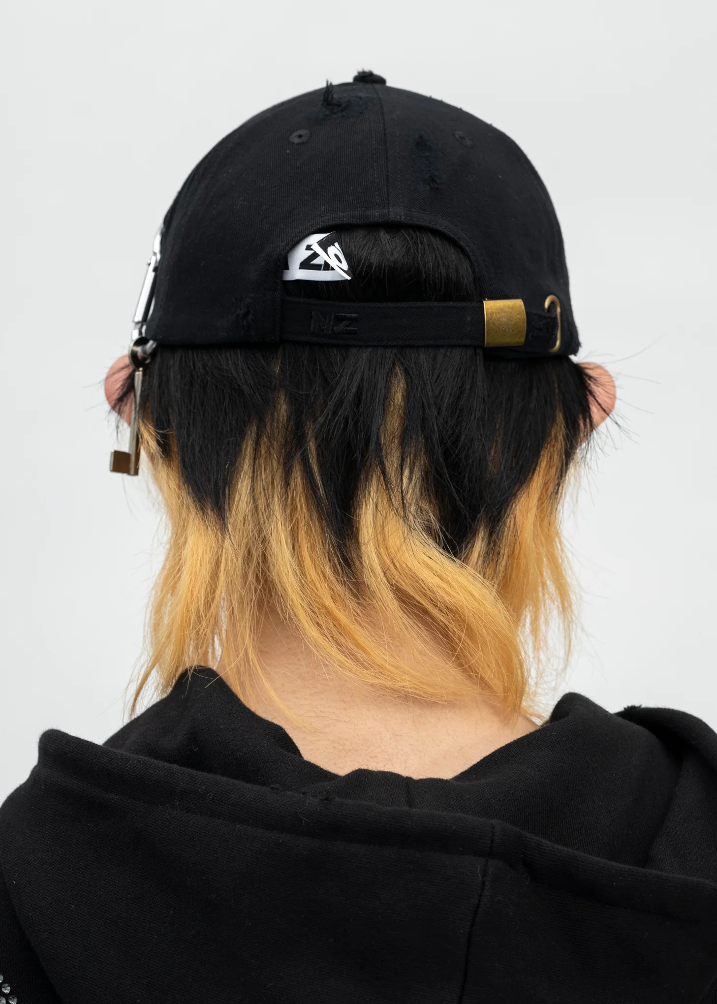 BLACK DISTRESSED KEYS CAP - Image 3