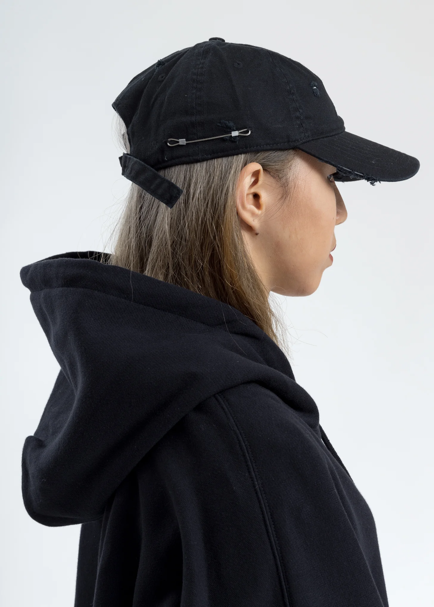 Black Distressed  ‘Linellae’ Cap - Image 4