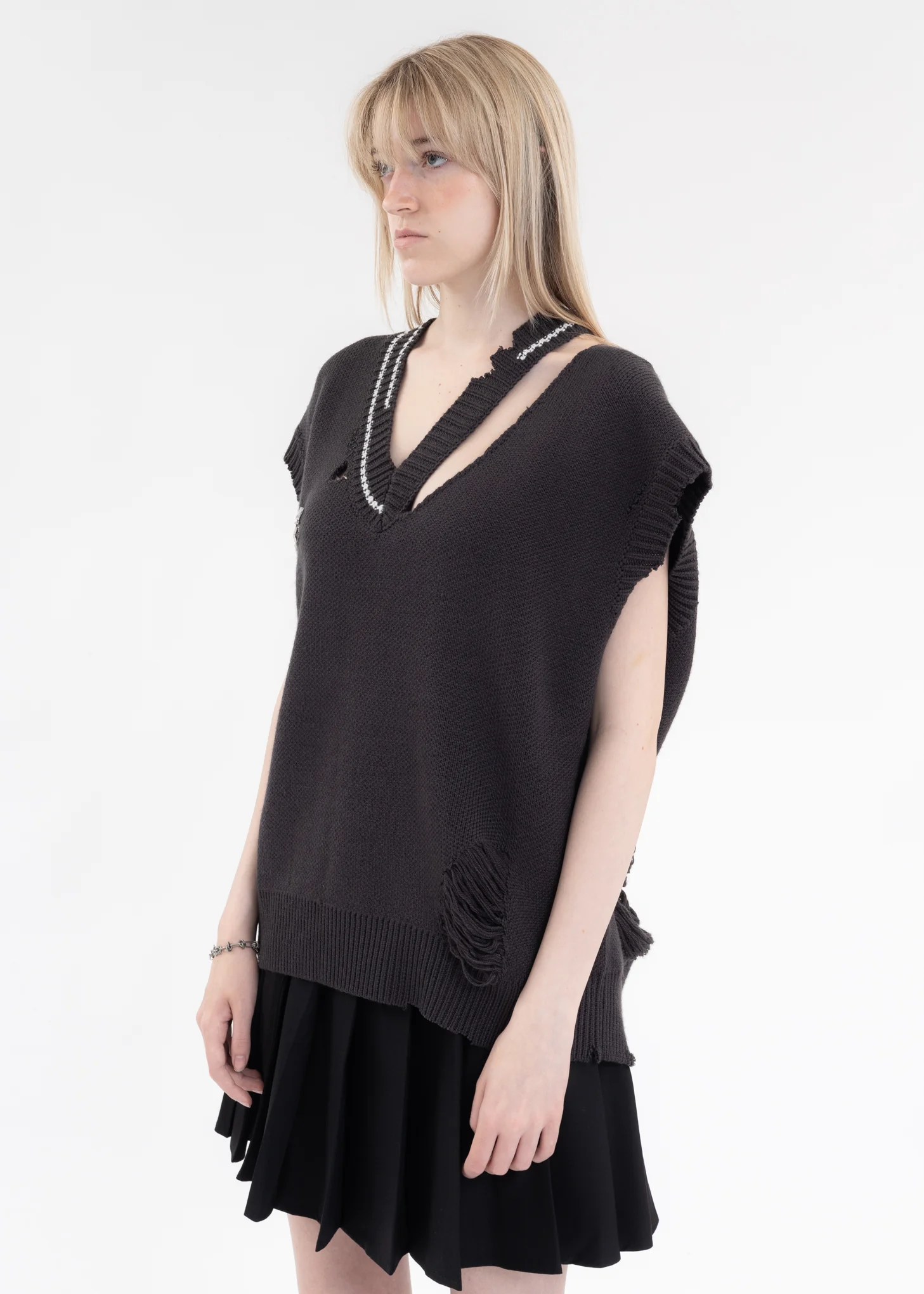 Black Distressed V-Neck Sleeveless Knit Vest - Image 4