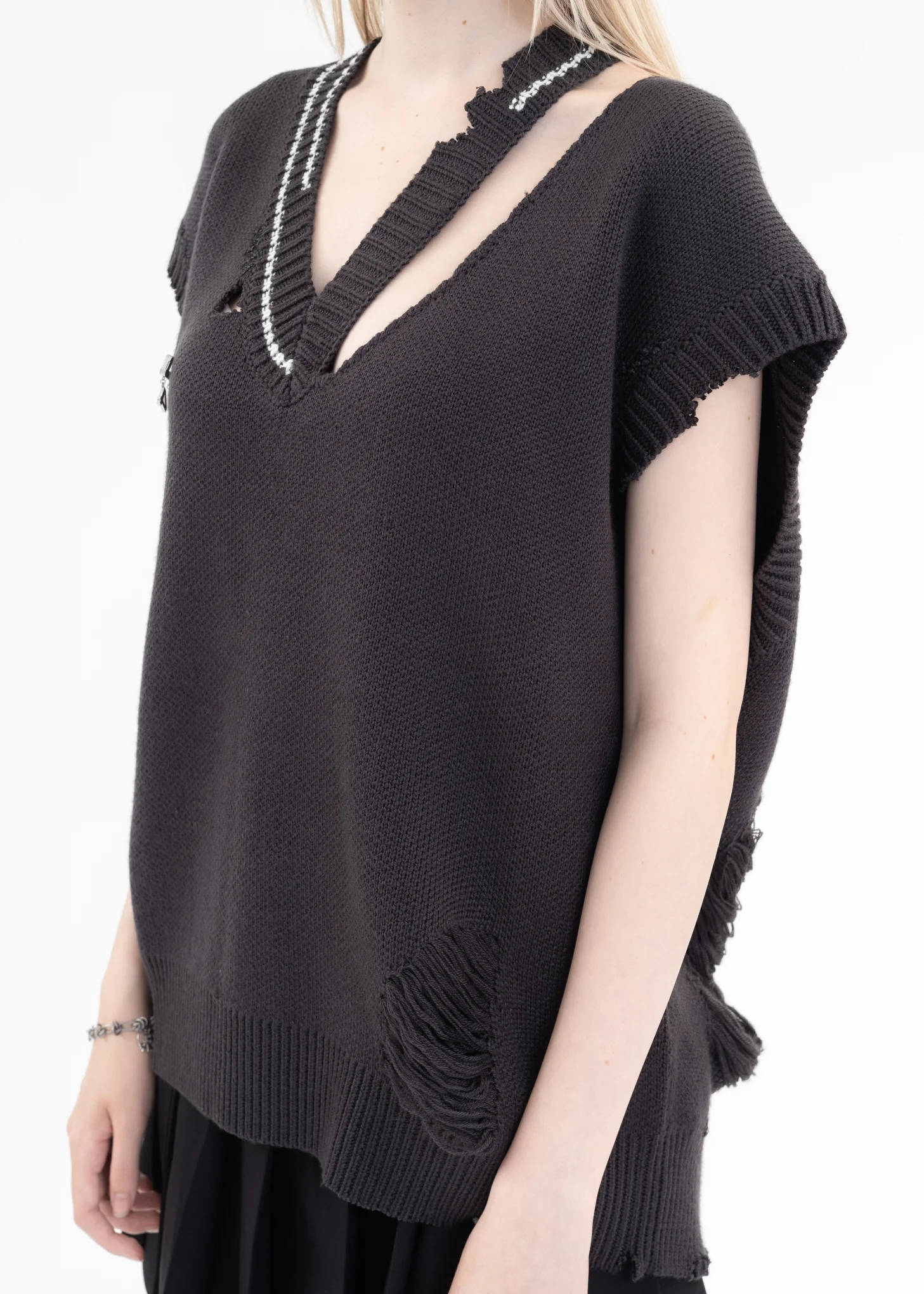 Black Distressed V-Neck Sleeveless Knit Vest - Image 7