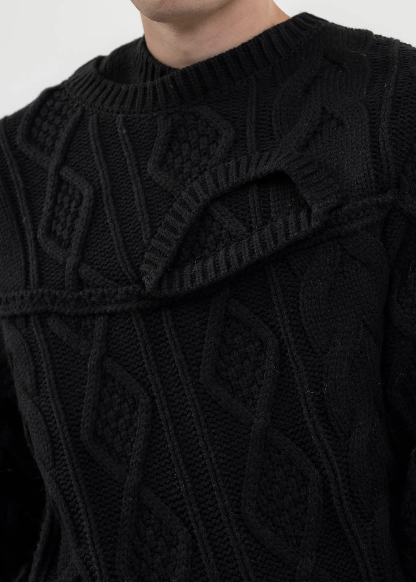 BLACK DOUBLE-COLLAR CABLE KNIT JUMPER - Image 4
