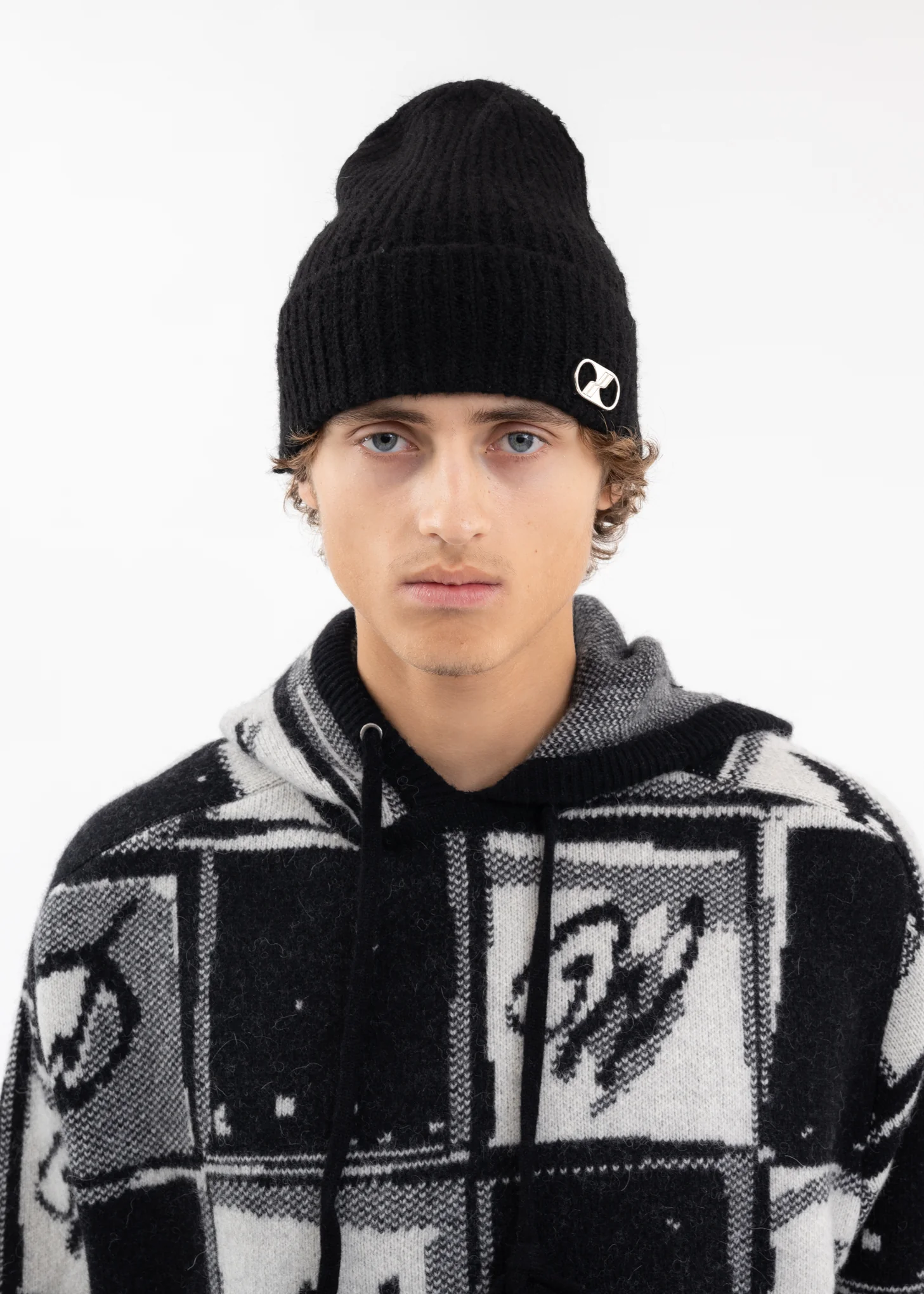 BLACK EMBROIDERED LOGO METAL LONG BEANIE - Image 3