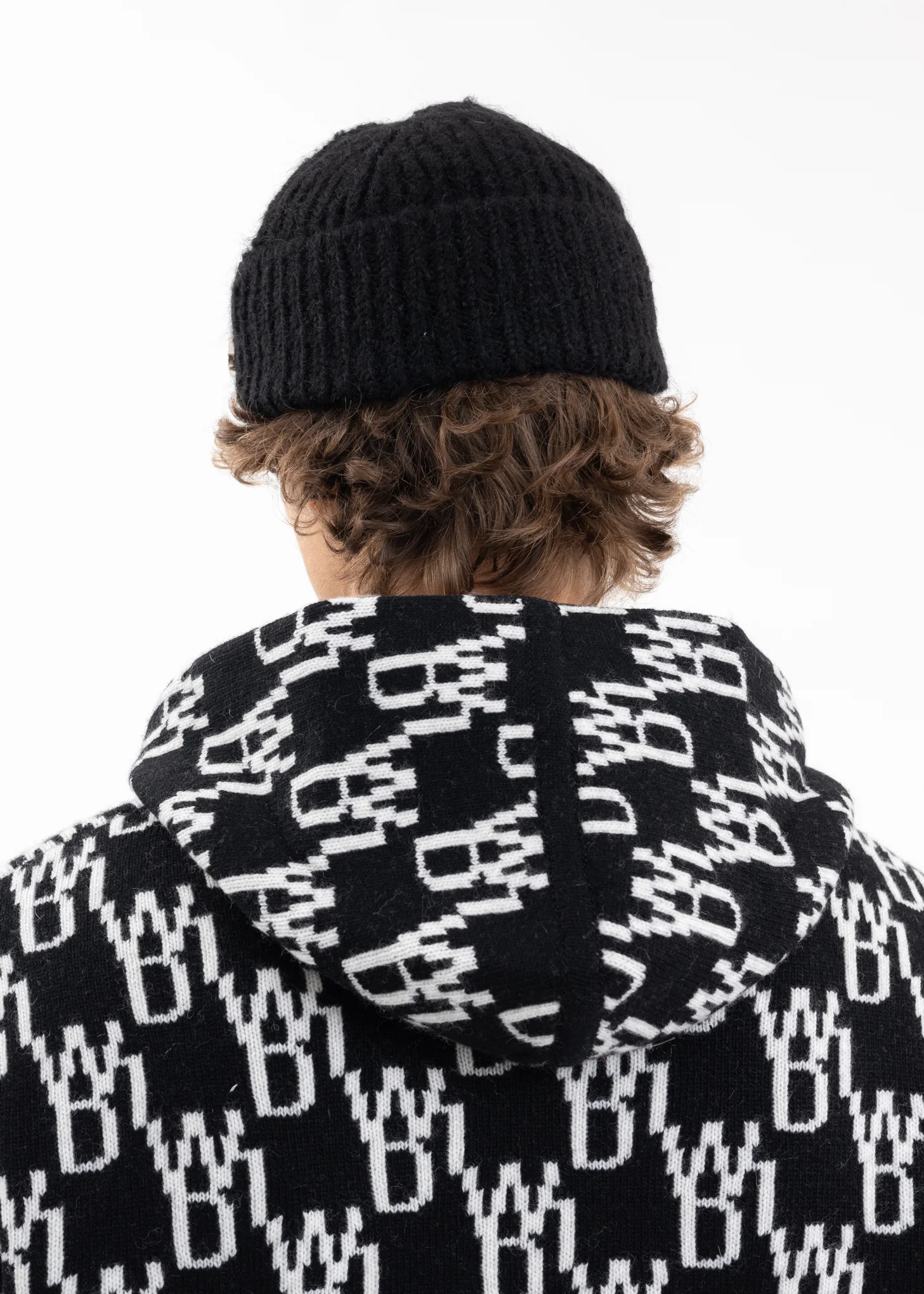 BLACK EMBROIDERED LOGO METAL SHORT BEANIE - Image 2