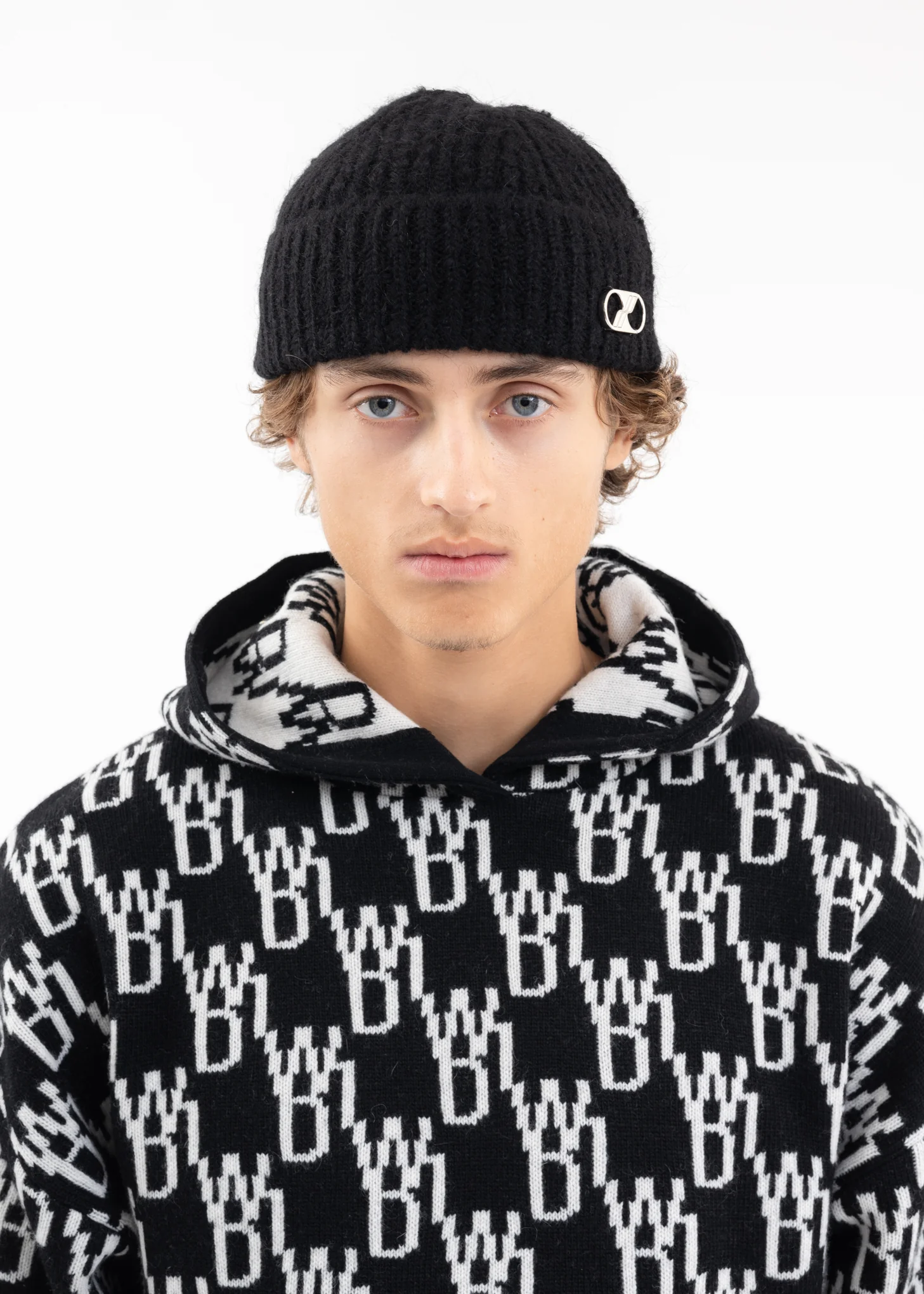 BLACK EMBROIDERED LOGO METAL SHORT BEANIE - Image 3