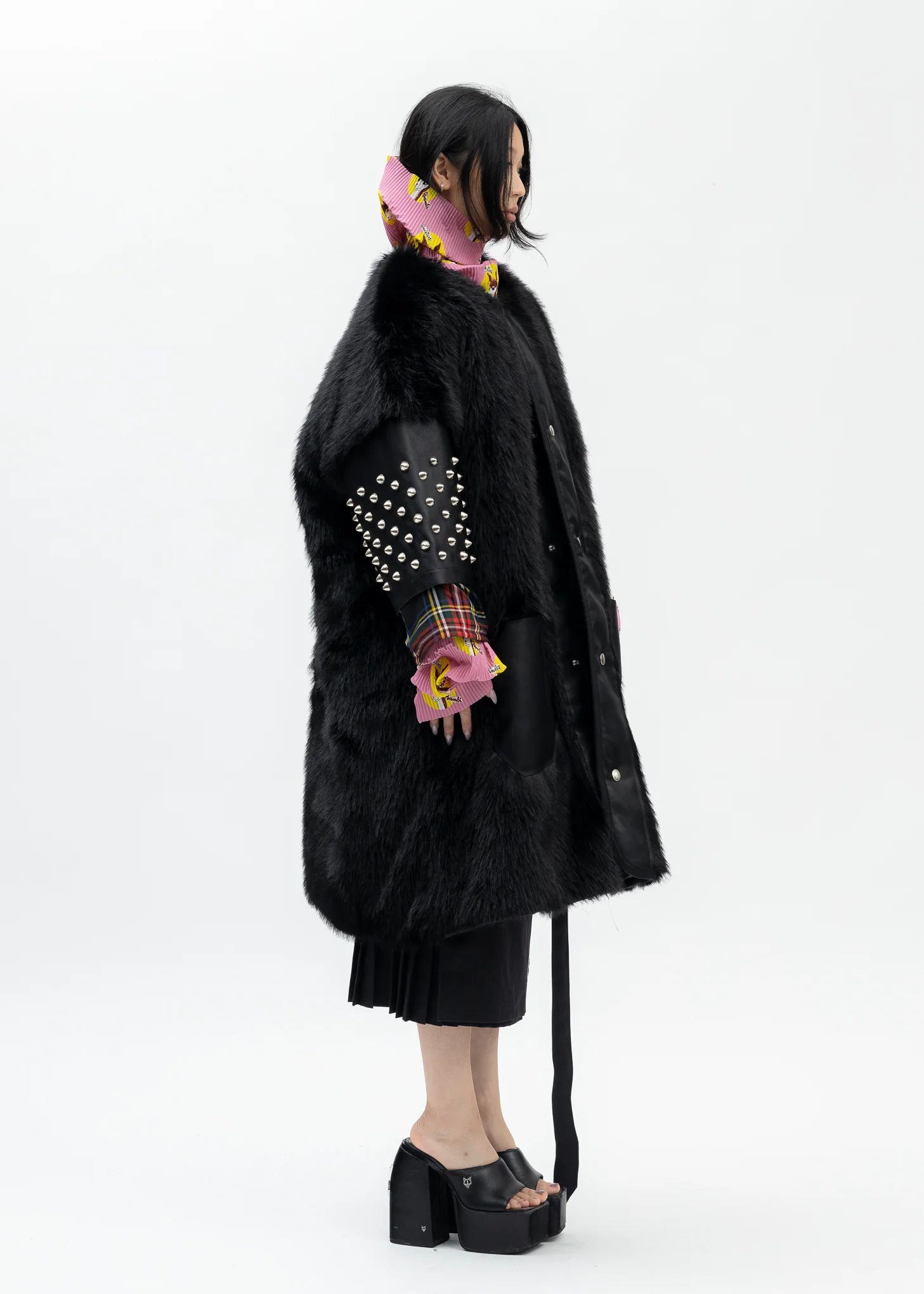 BLACK FAUX-FUR STUDS COAT - Image 3