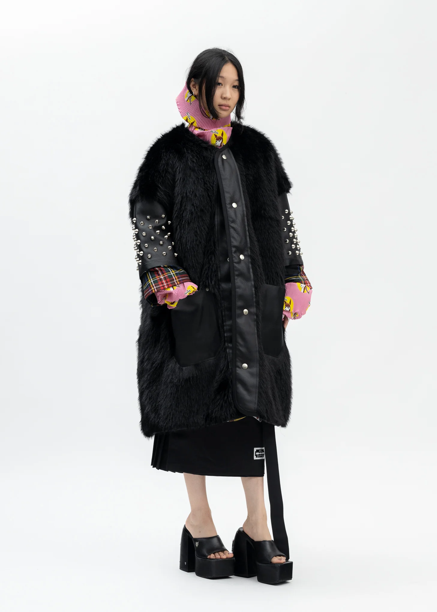 BLACK FAUX-FUR STUDS COAT - Image 4