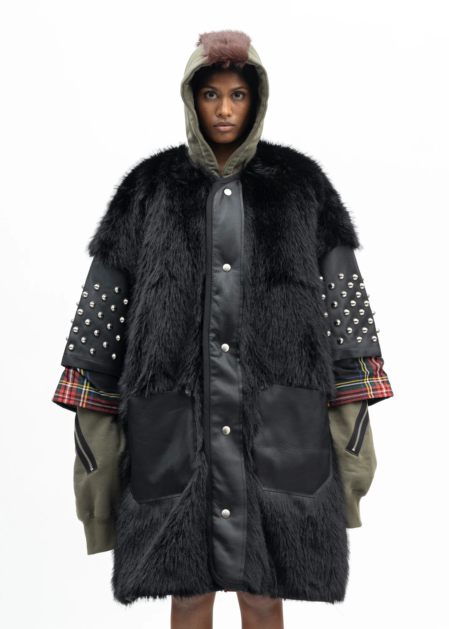BLACK FAUX-FUR STUDS COAT - Image 5