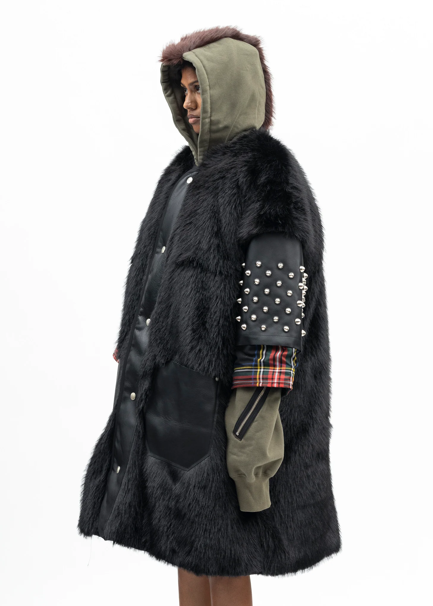 BLACK FAUX-FUR STUDS COAT - Image 6