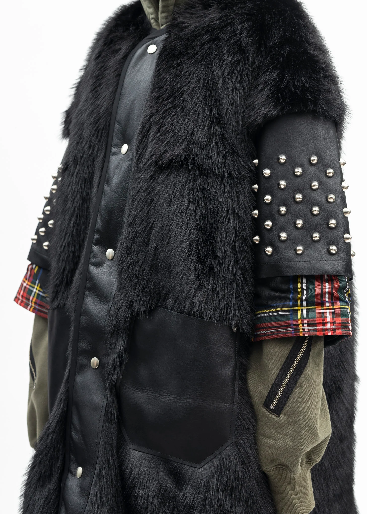 BLACK FAUX-FUR STUDS COAT - Image 8