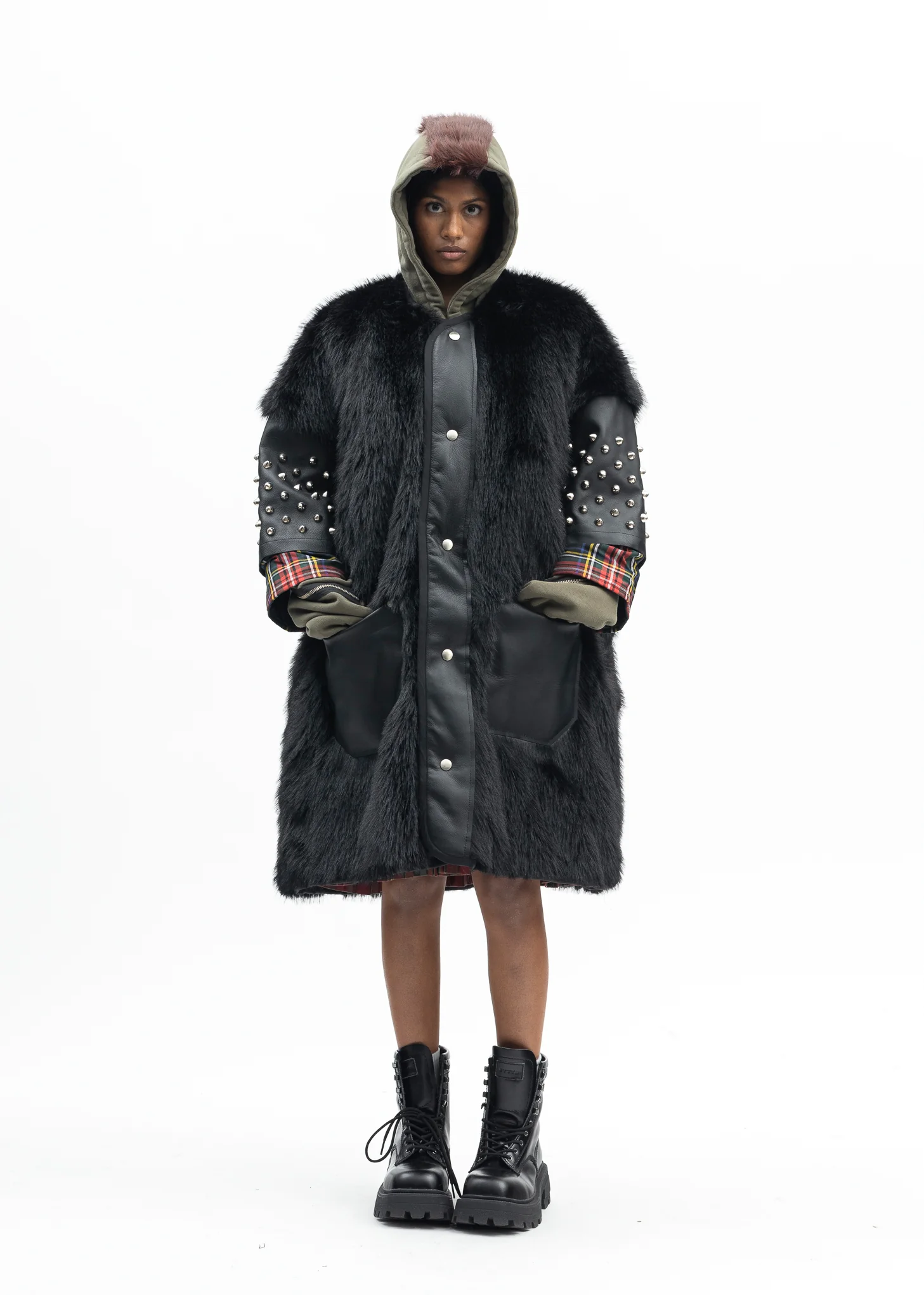 BLACK FAUX-FUR STUDS COAT - Image 9