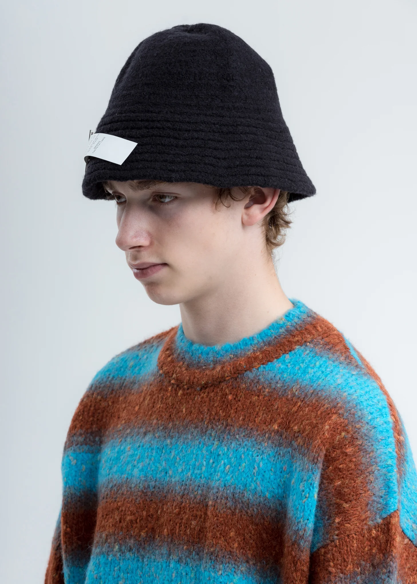 Black Felted Knit Narrow Bucket Hat W/Pin - Image 2