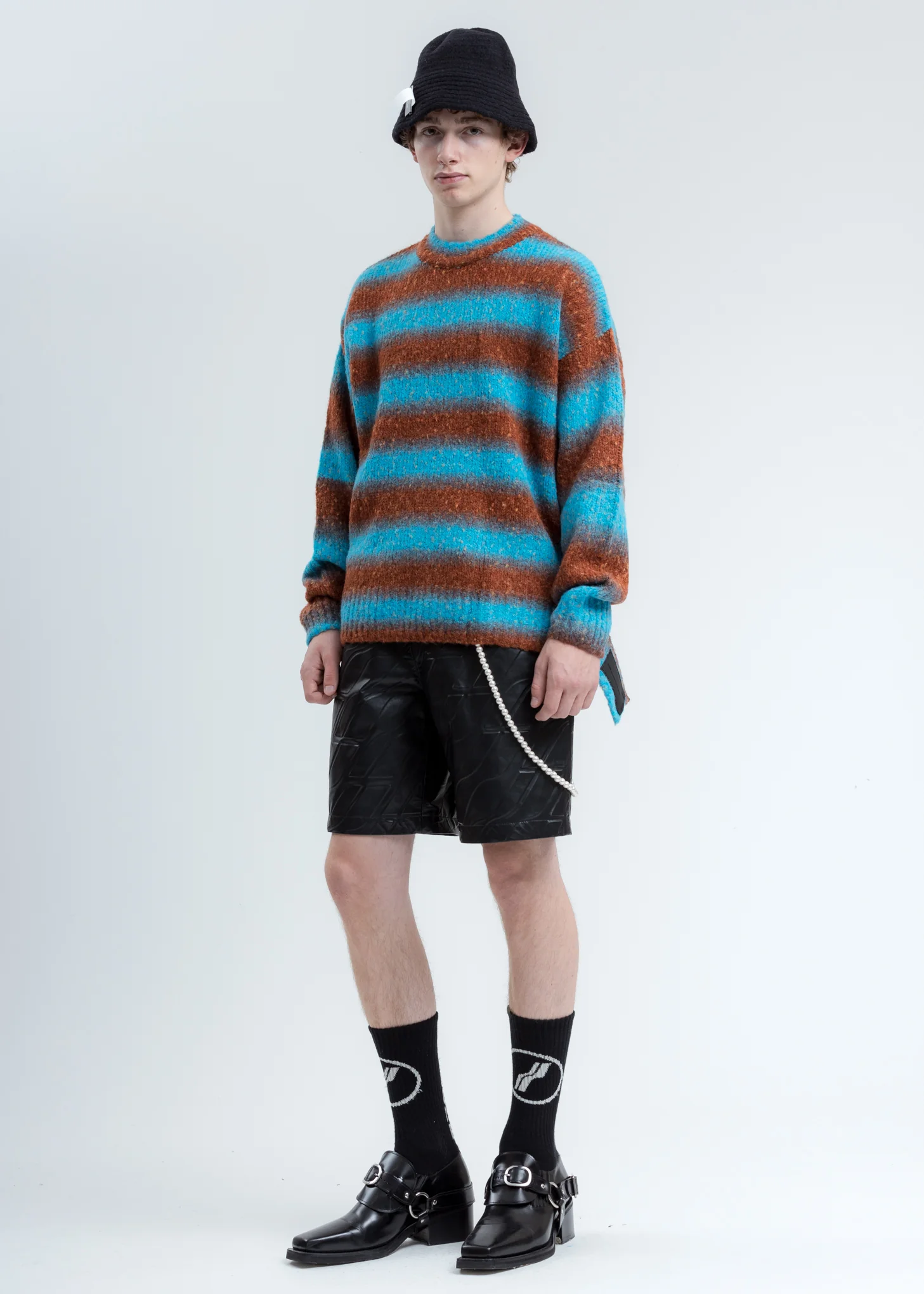 Black Felted Knit Narrow Bucket Hat W/Pin - Image 4