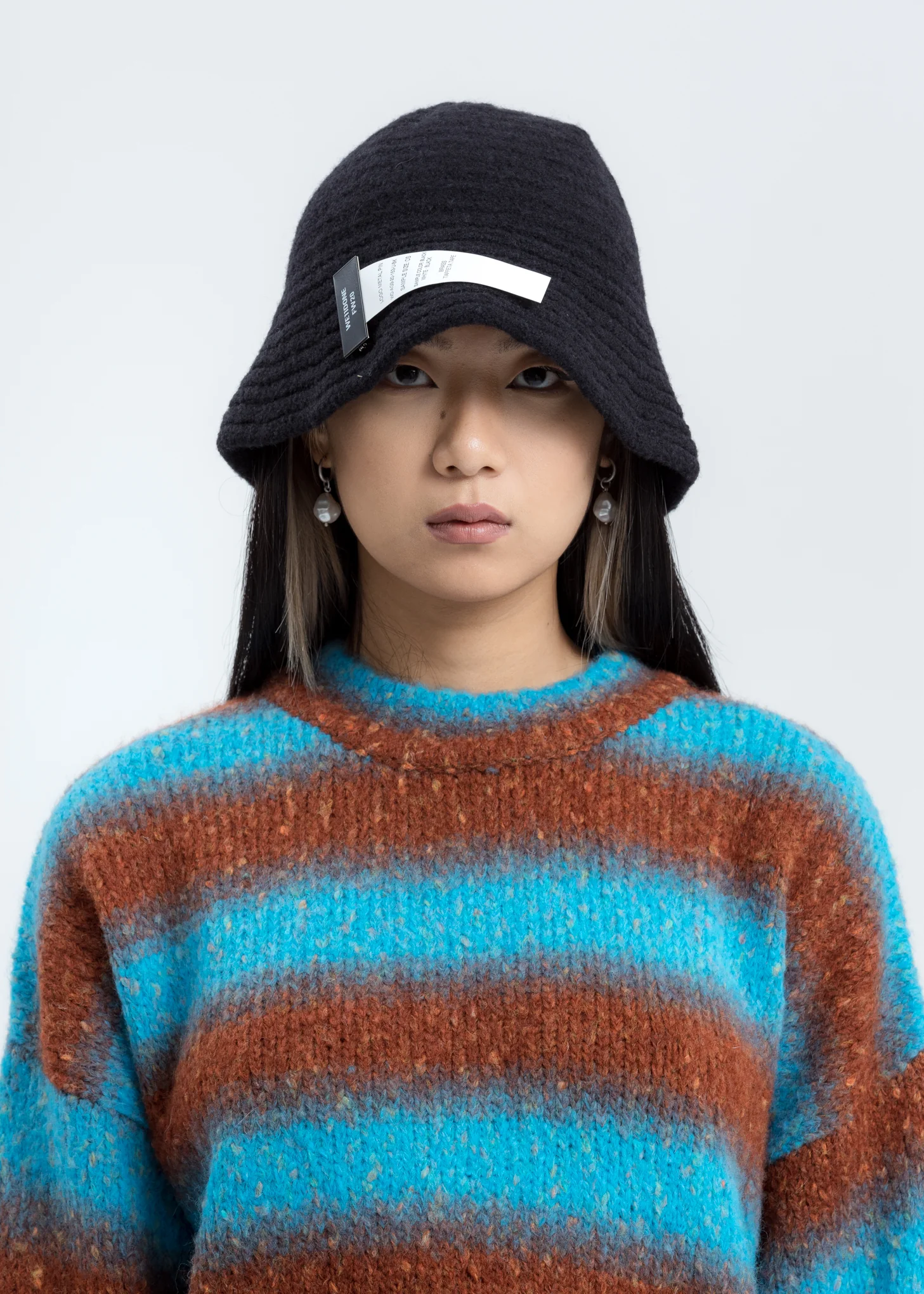 Black Felted Knit Narrow Bucket Hat W/Pin - Image 2