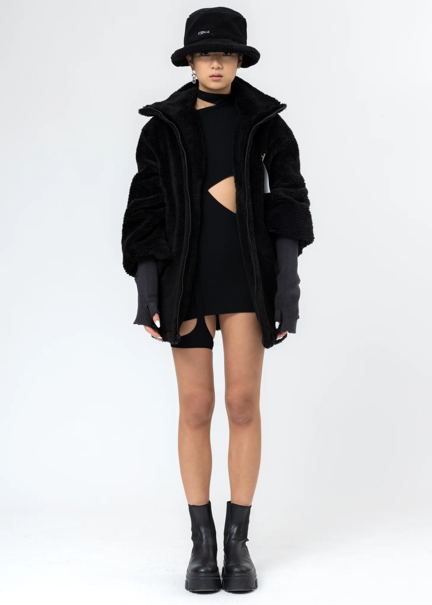 Black Fleece Bucket Hat - Image 3