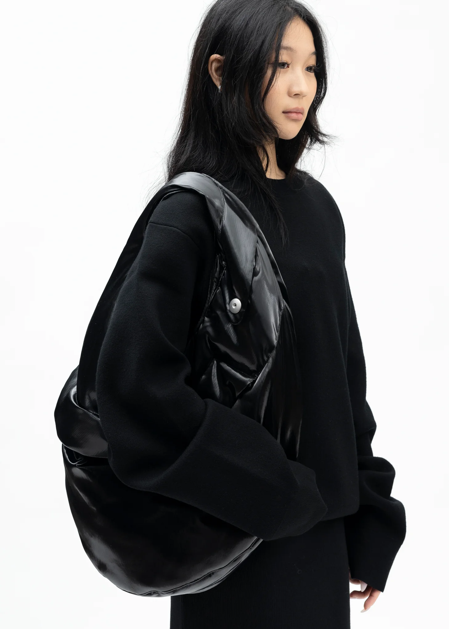 BLACK GLOSSY ENAMEL FOAMED LIDIA BAG - Image 2