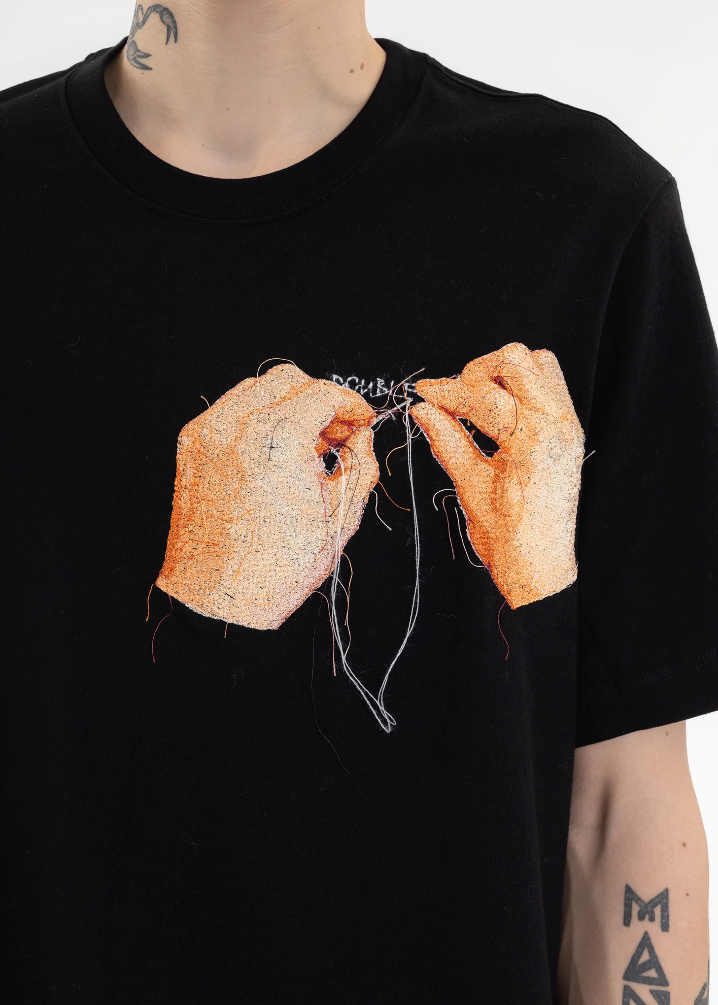Black “HAND-EMBROIDERY” PHOTO STITCH T-SHIRT - Image 2