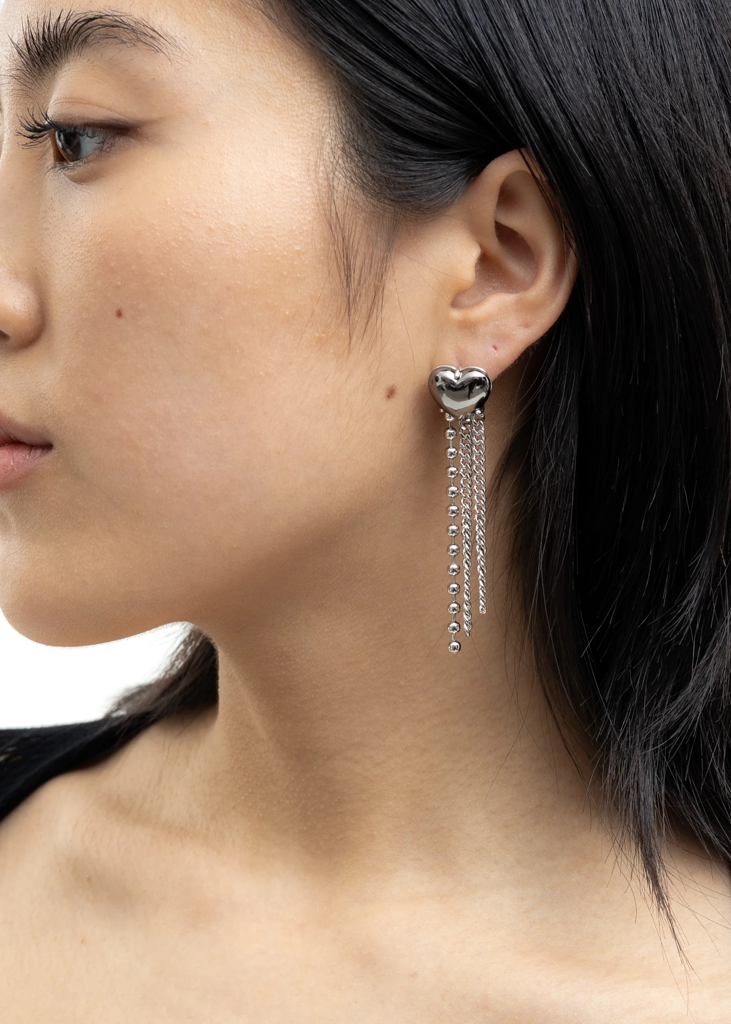 Black Heart And Chains Earring -Single - Image 2
