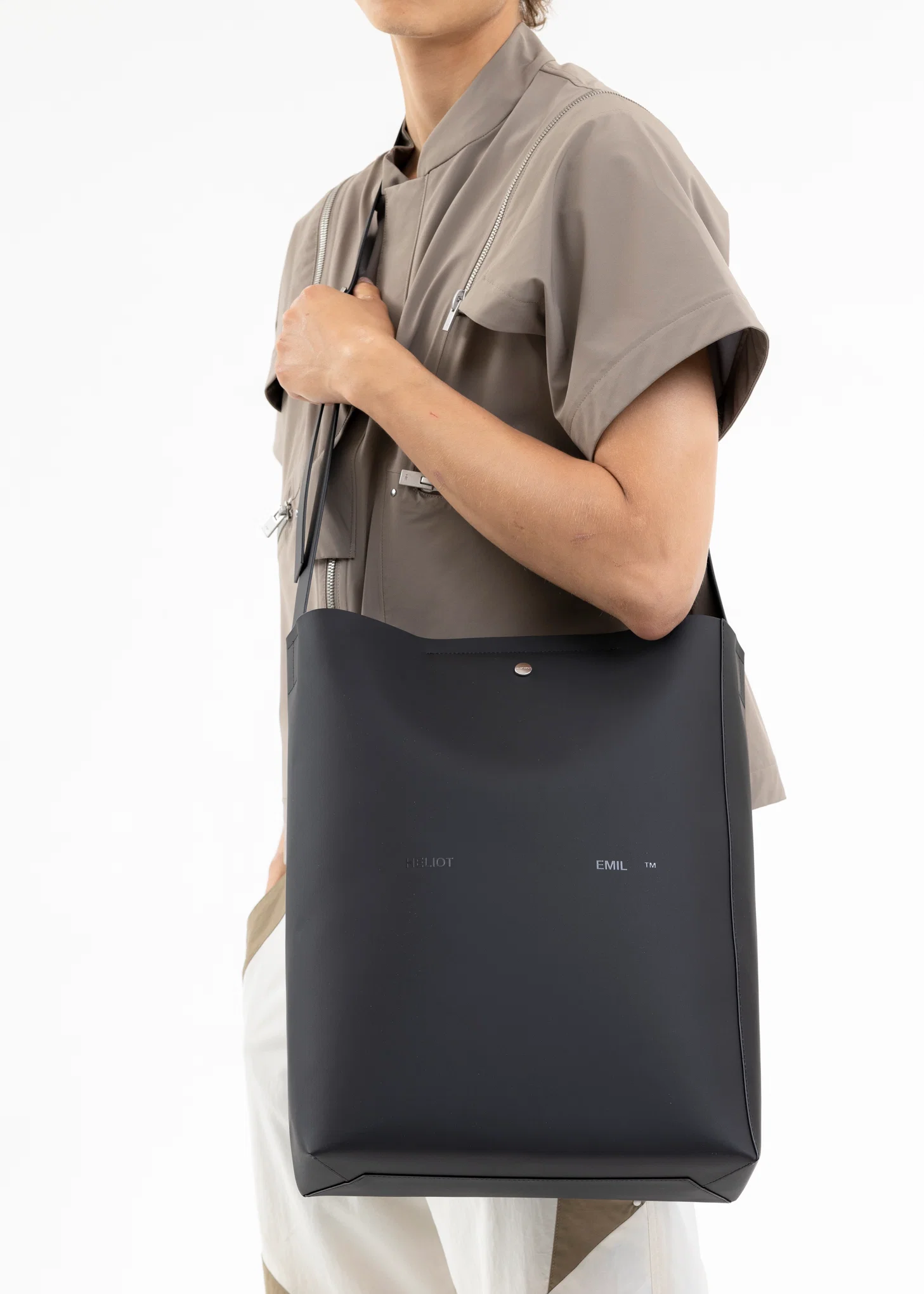 BLACK HEXANE TOTE BAG