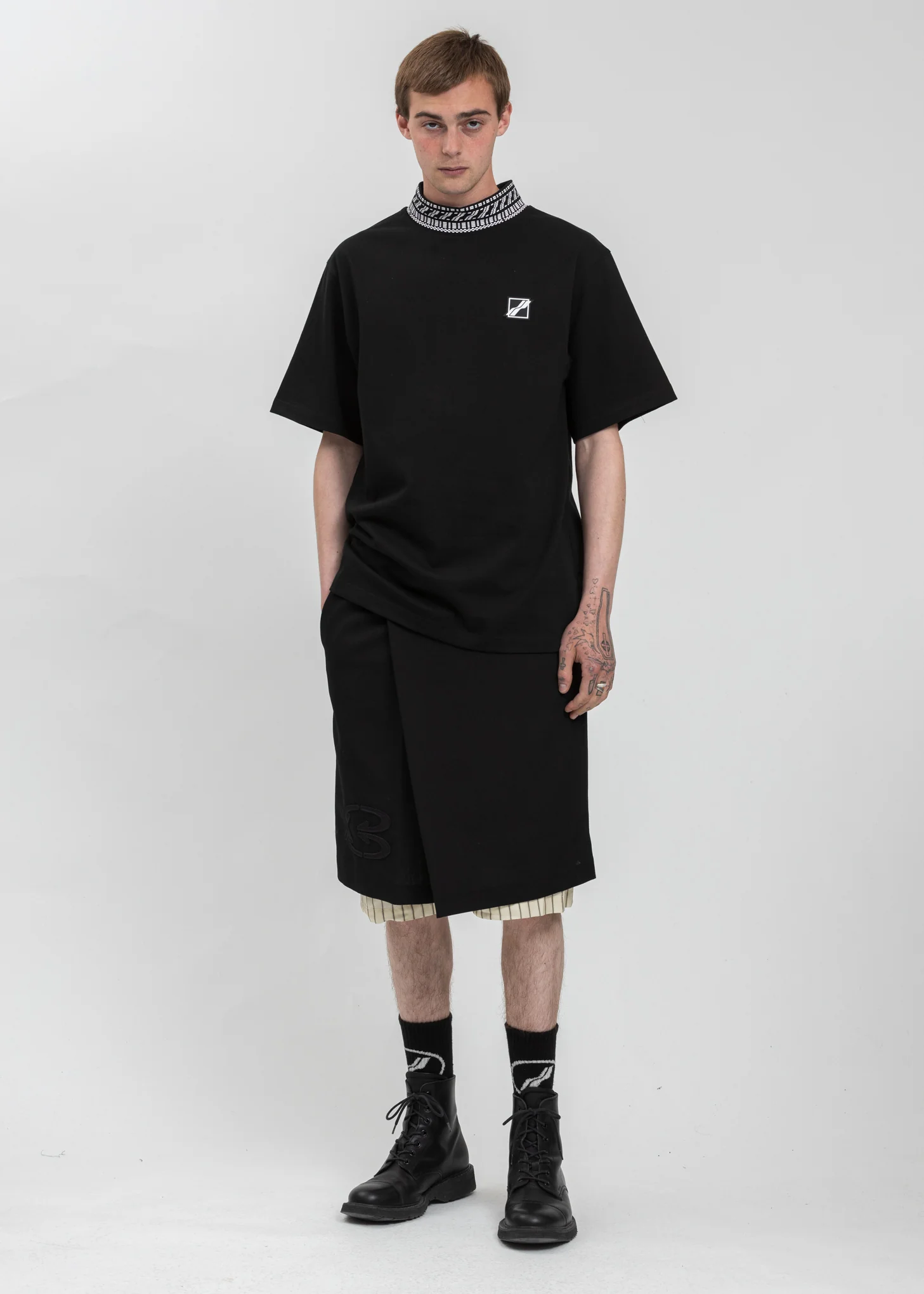 Black High Neck Logo 1/2 T-Shirt - Image 5