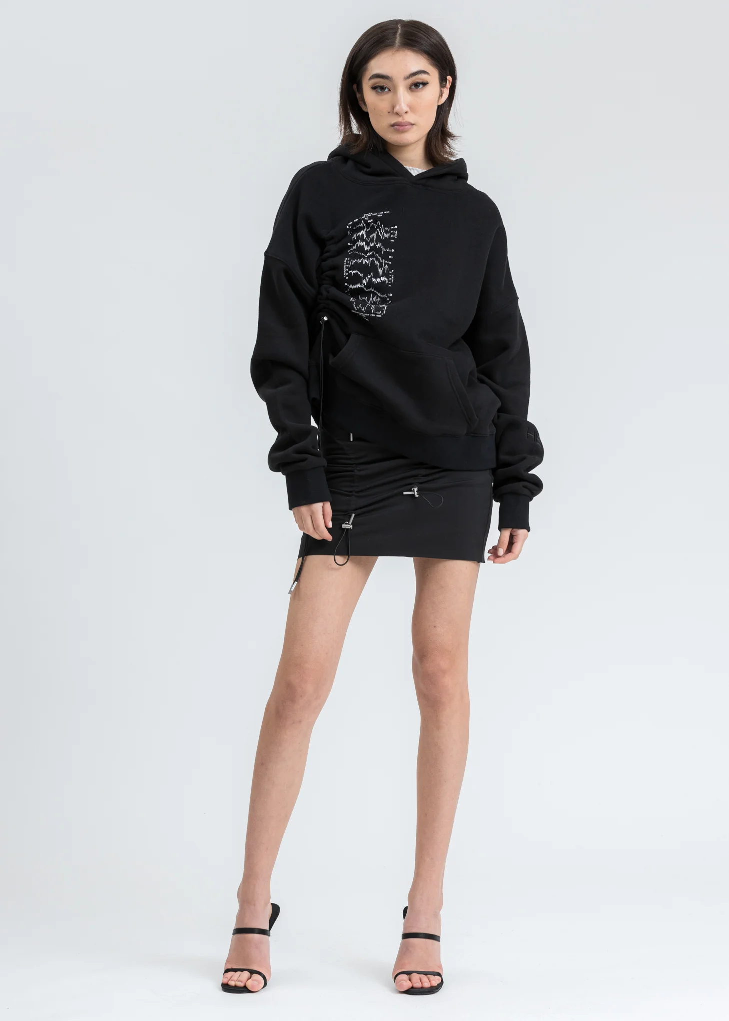 Black Hoodie w Drawstring - Image 5
