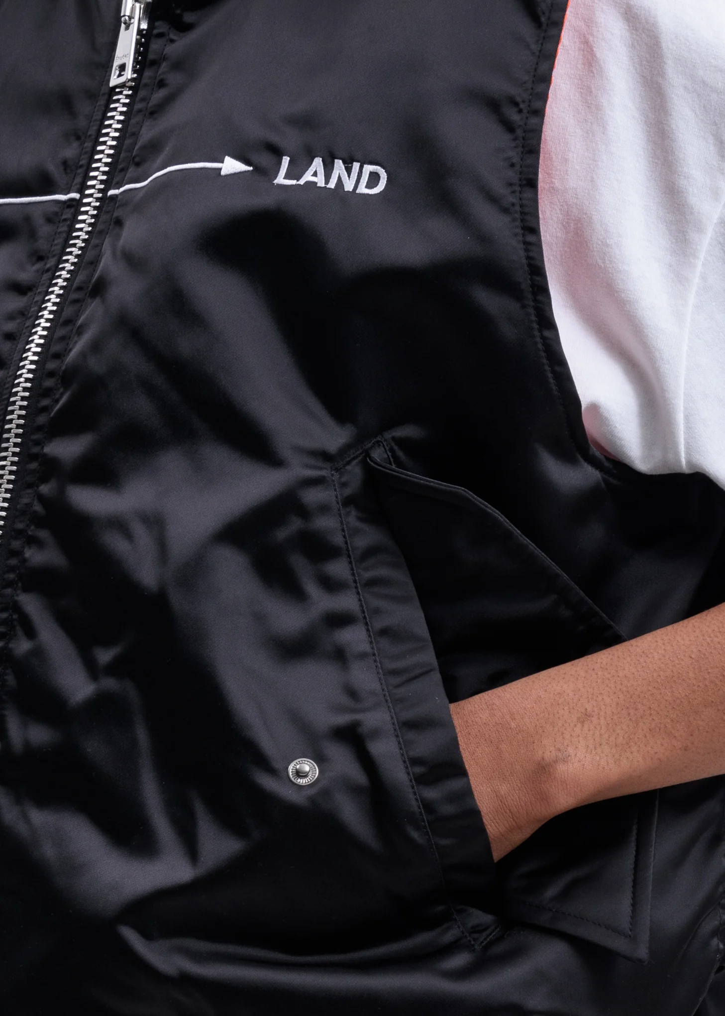 Black Horizon Vest - Image 5