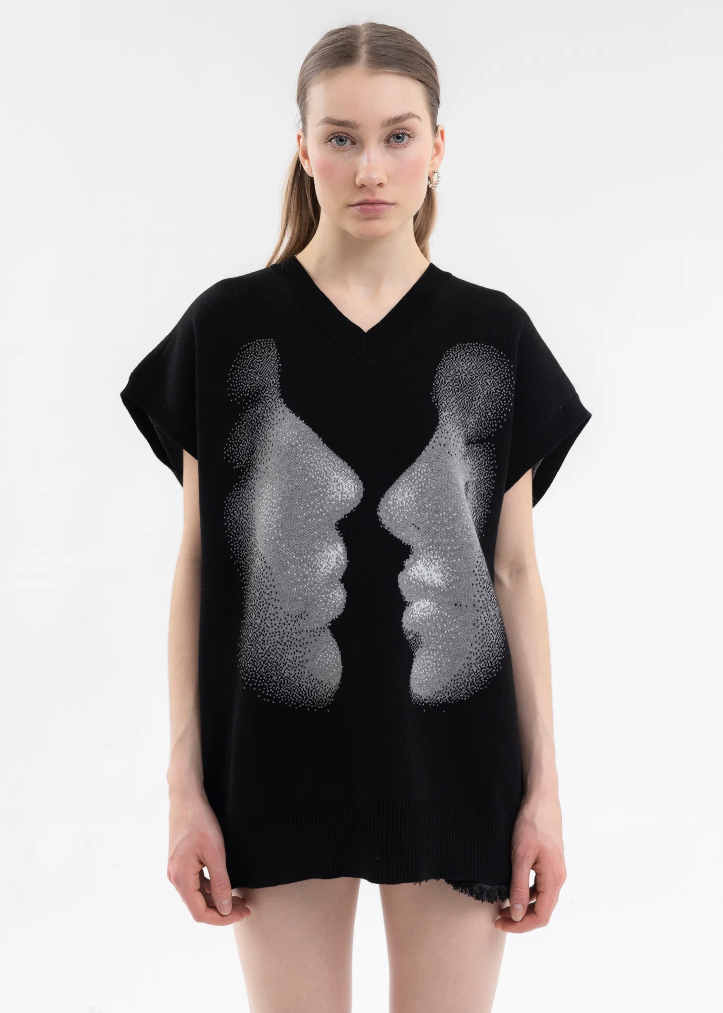 BLACK KISS KNIT VEST