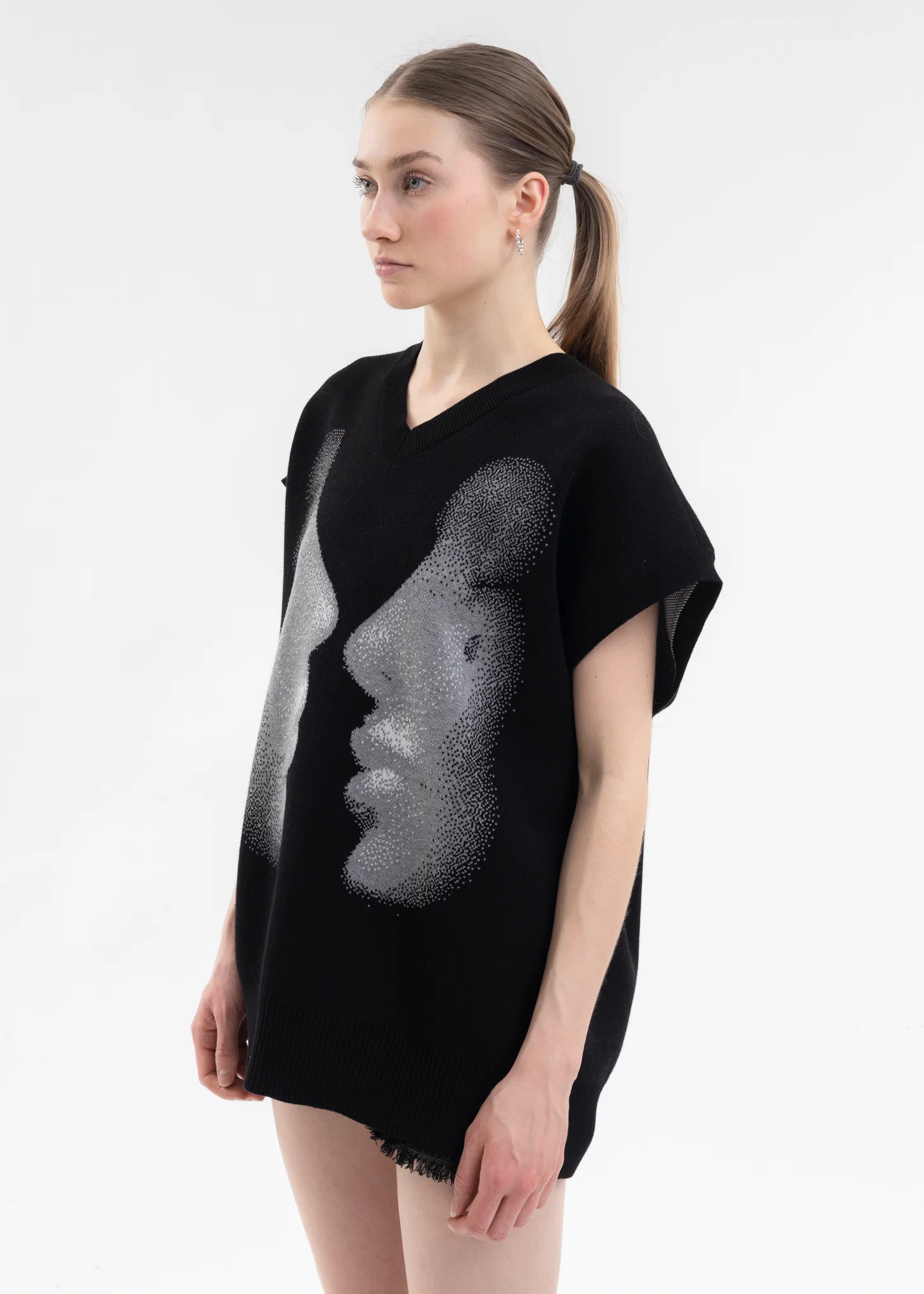 BLACK KISS KNIT VEST - Image 3