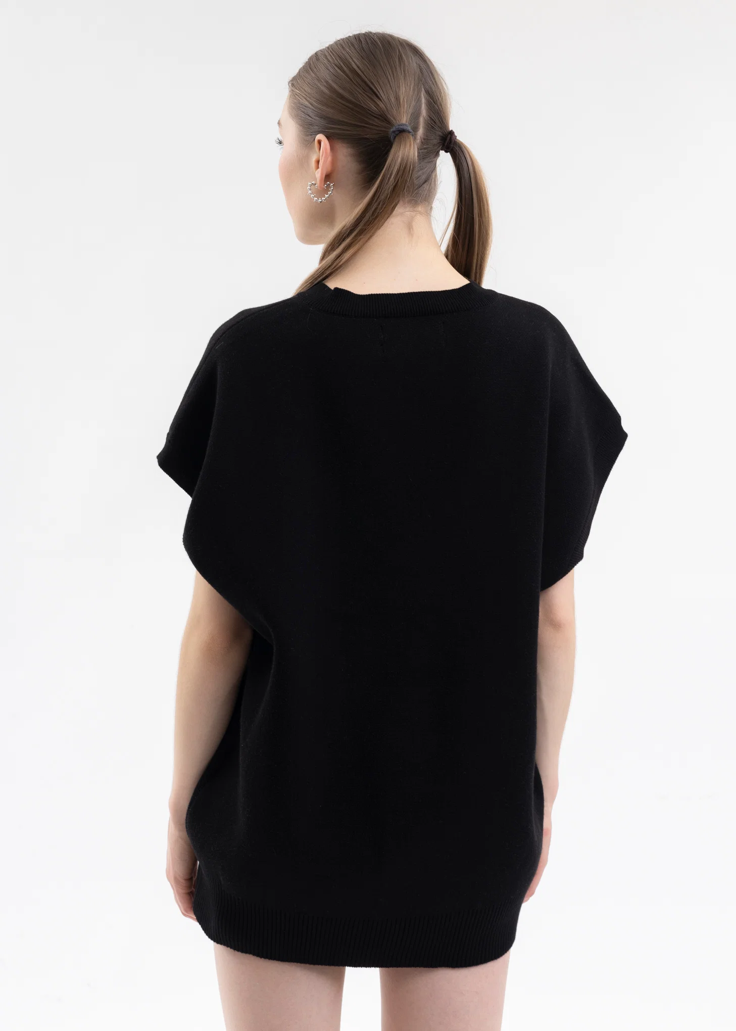 BLACK KISS KNIT VEST - Image 4